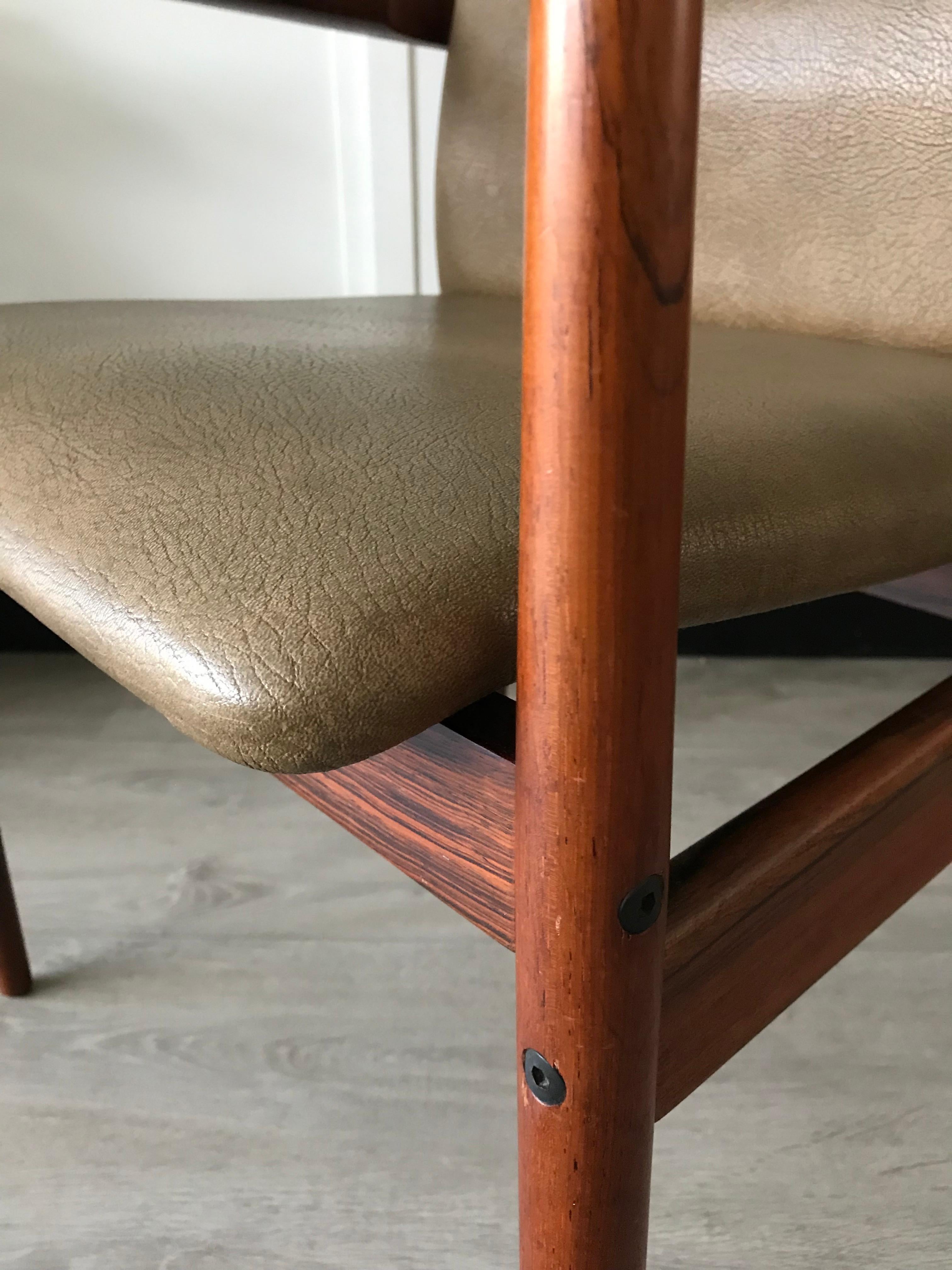 Superbe et élégante paire de fauteuils en bois massif fabriqués à la main, de style moderne du milieu du siècle dernier en vente 11