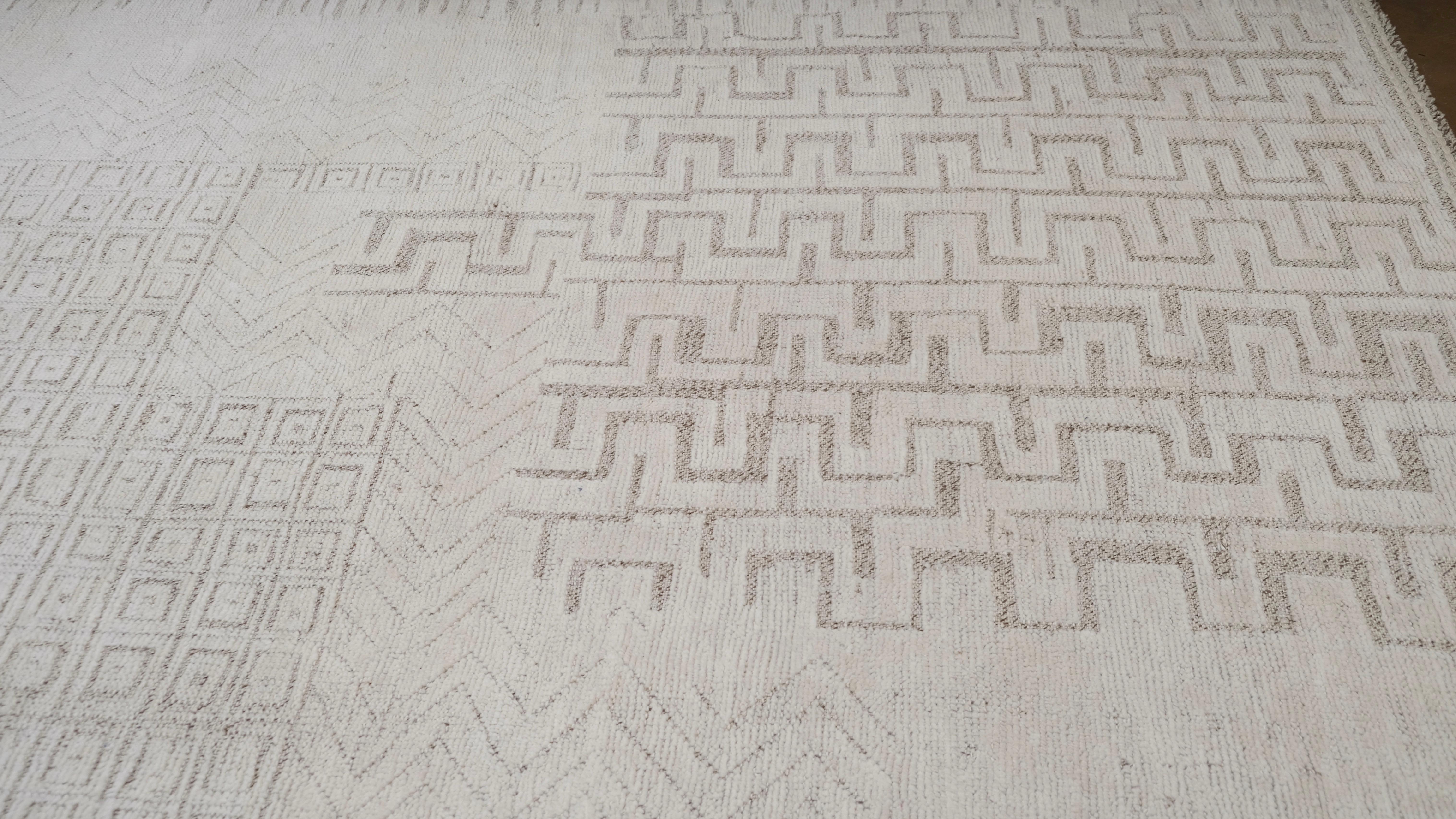 Atemberaubender, subtiler, geometrisch gemusterter Wollteppich 12'6''x15'1'' (Moderne) im Angebot