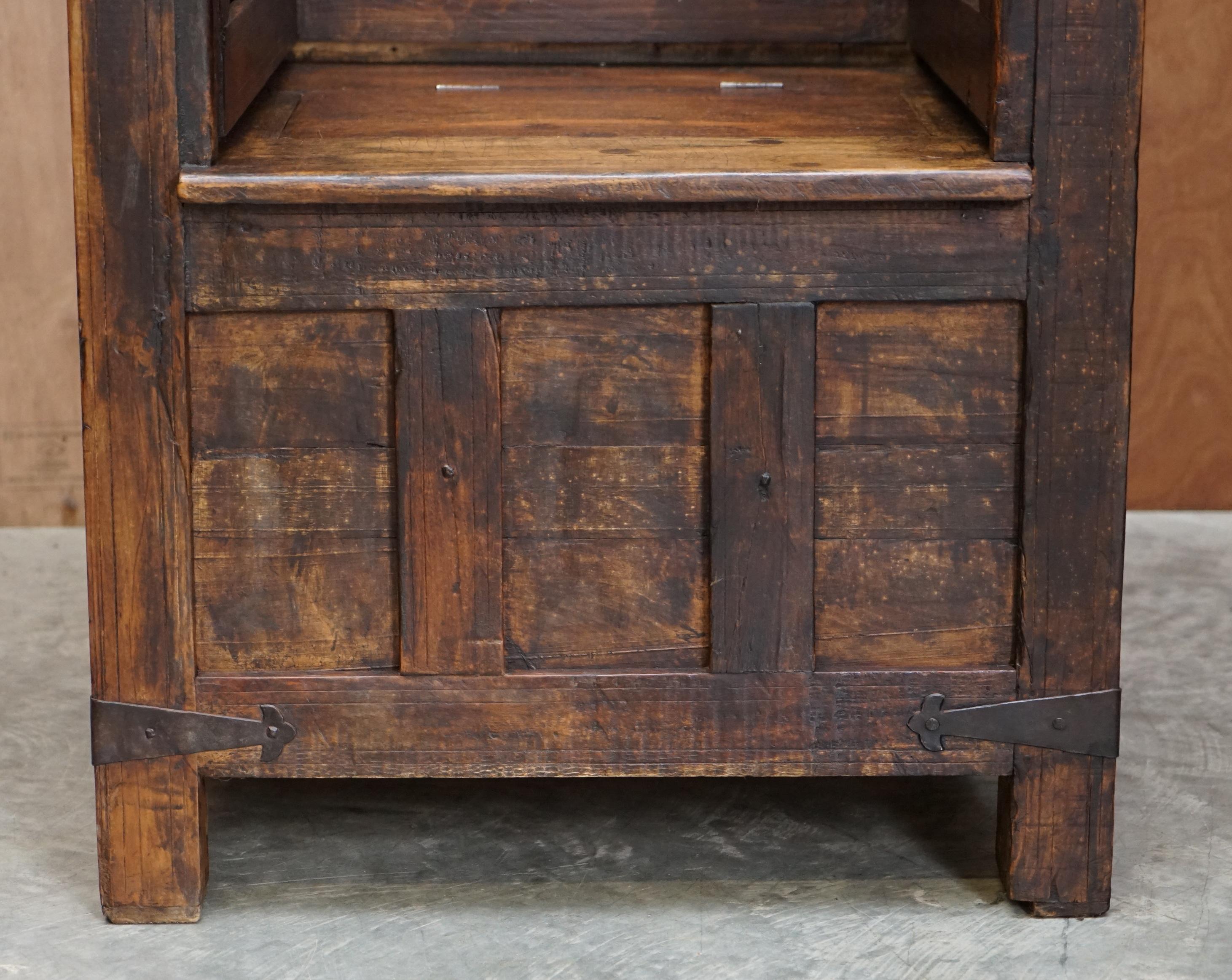Late 19th Century Stunning Suite of Antique Anglo Indian circa 1880 Oak & Iron Bound Hall Seats For Sale