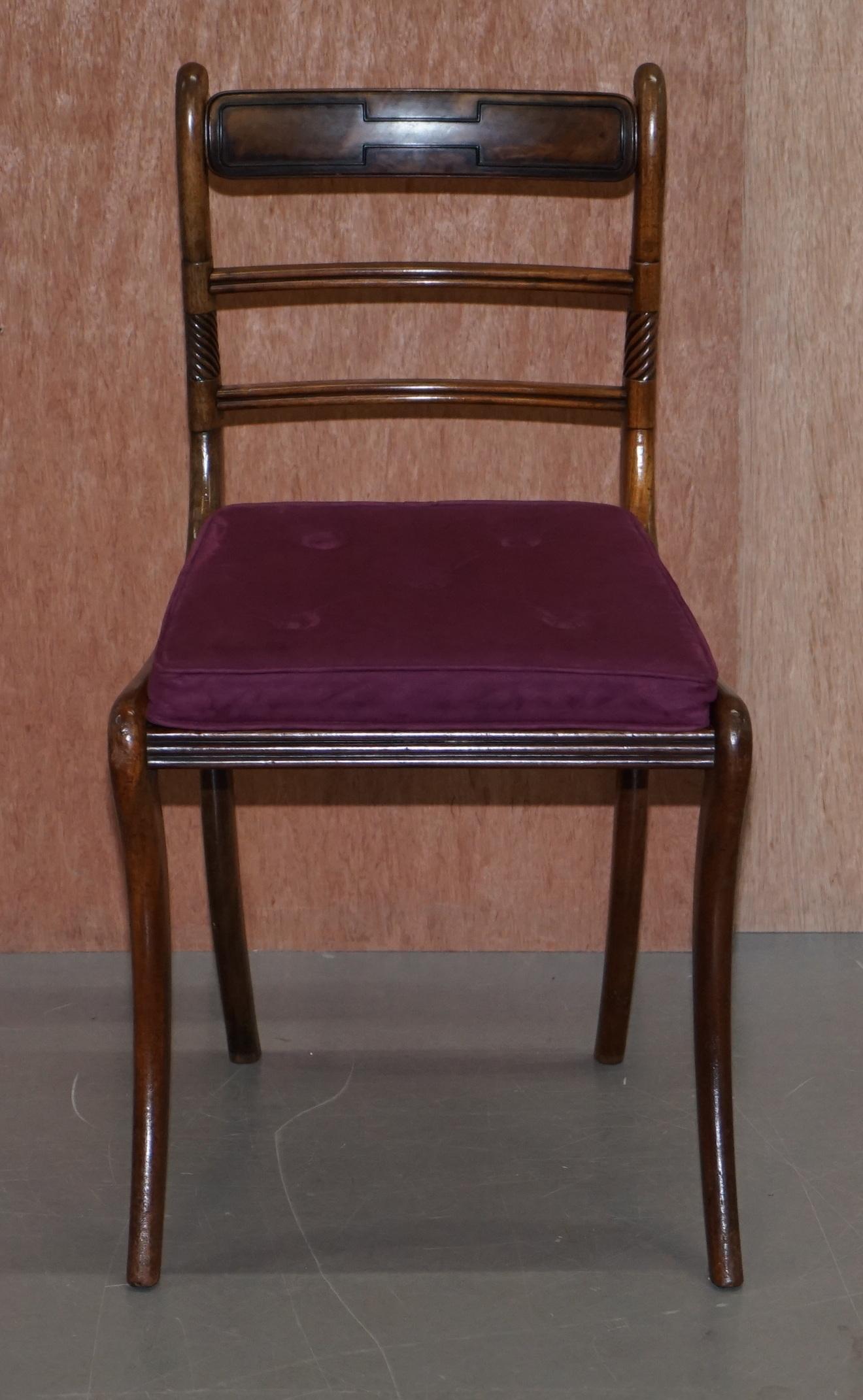 Anglais Superbe suite de six chaises de salle à manger Regency en bois dur Bergere Velvet Chesterfield en vente