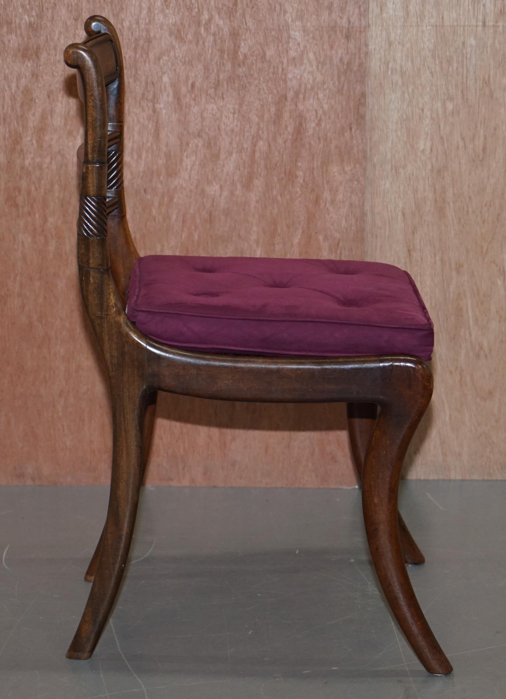 Superbe suite de six chaises de salle à manger Regency en bois dur Bergere Velvet Chesterfield en vente 2