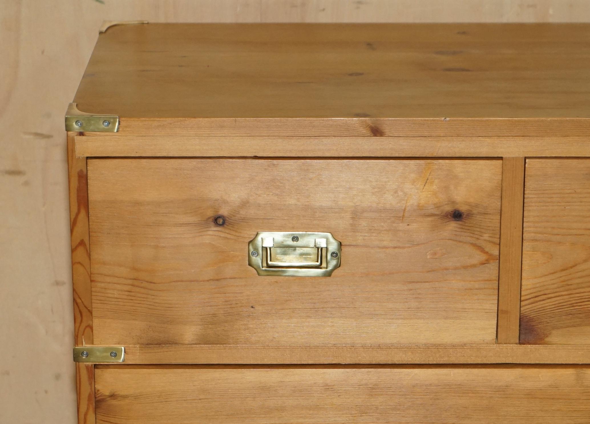 English STUNNING SUiTE OF VINTAGE ENGLISH PINE CAMPAIGN CHESTS OF DRAWERS & SIDE TABLES For Sale