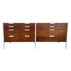 Impresionante Cómoda Sueca Moderna de Mitad de Siglo Credenza de 12 Cajones Patas de Metal Blanco