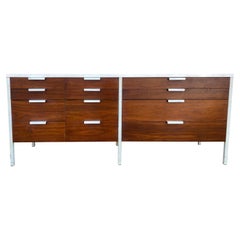 Impresionante Cómoda Sueca Moderna de Mitad de Siglo Credenza de 12 Cajones Patas de Metal Blanco