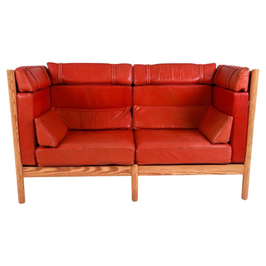 Superbe canapé en cuir rouge The Moderns Modernity Sofa frame