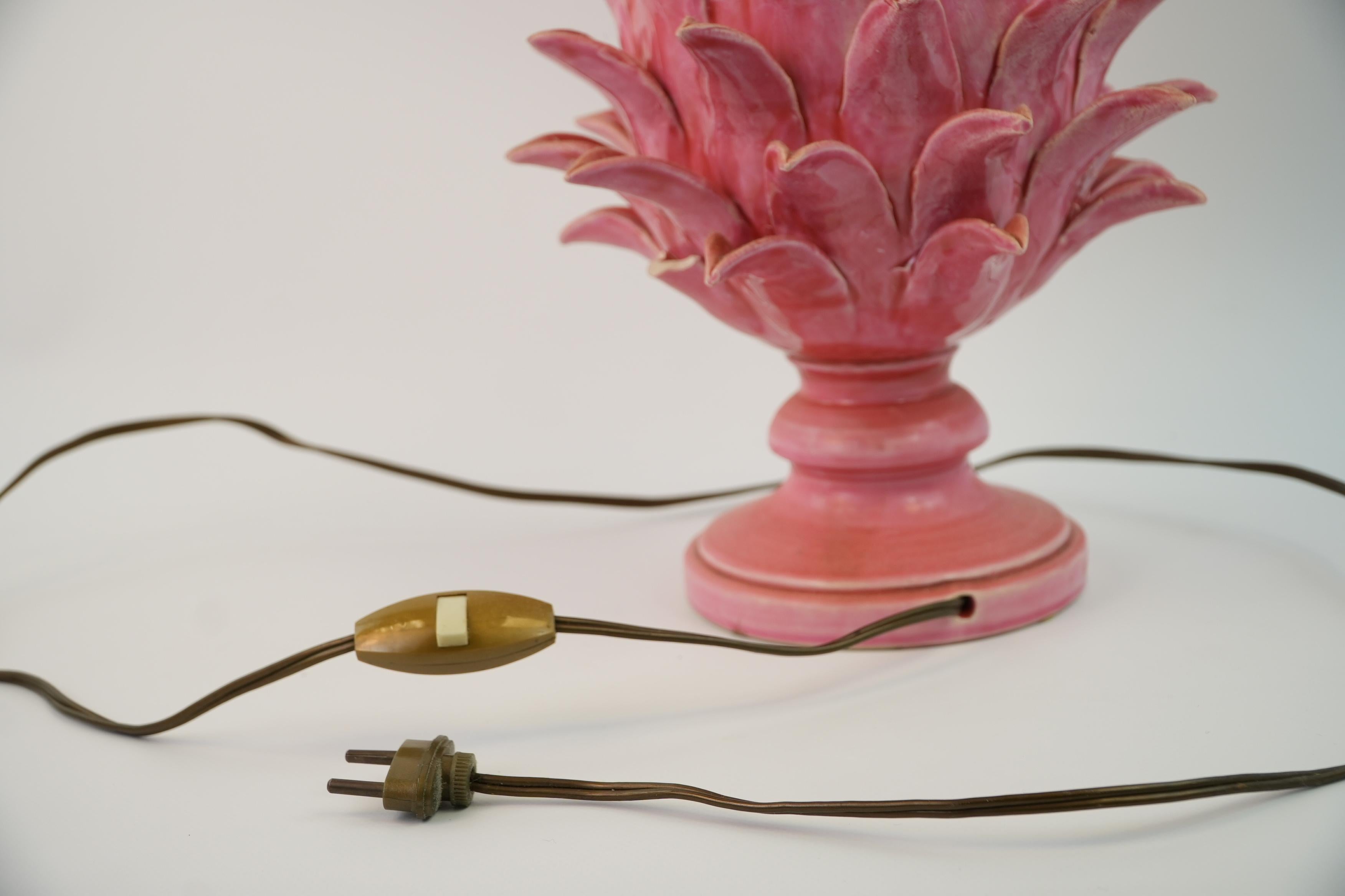 Français Superbe lampe rose de Jean Roger en vente