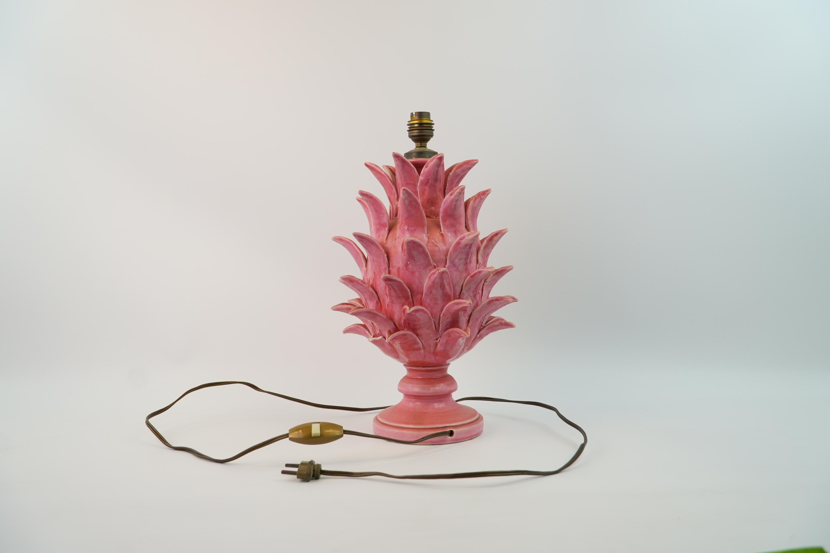 Milieu du XXe siècle Superbe lampe rose de Jean Roger en vente