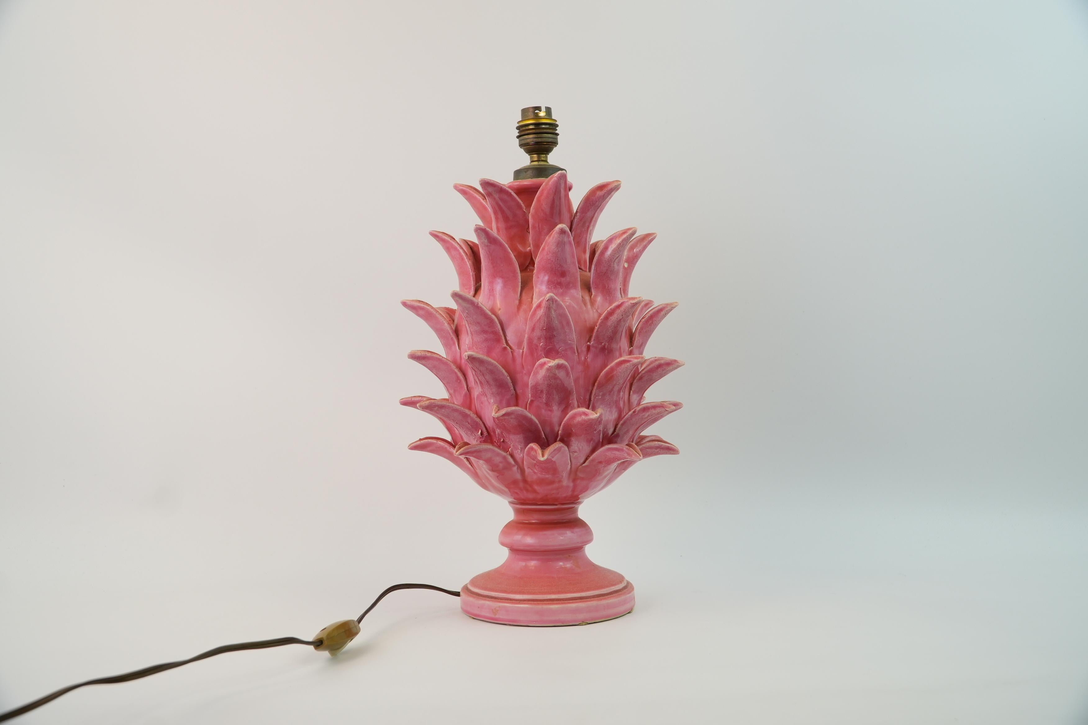 Céramique Superbe lampe rose de Jean Roger en vente
