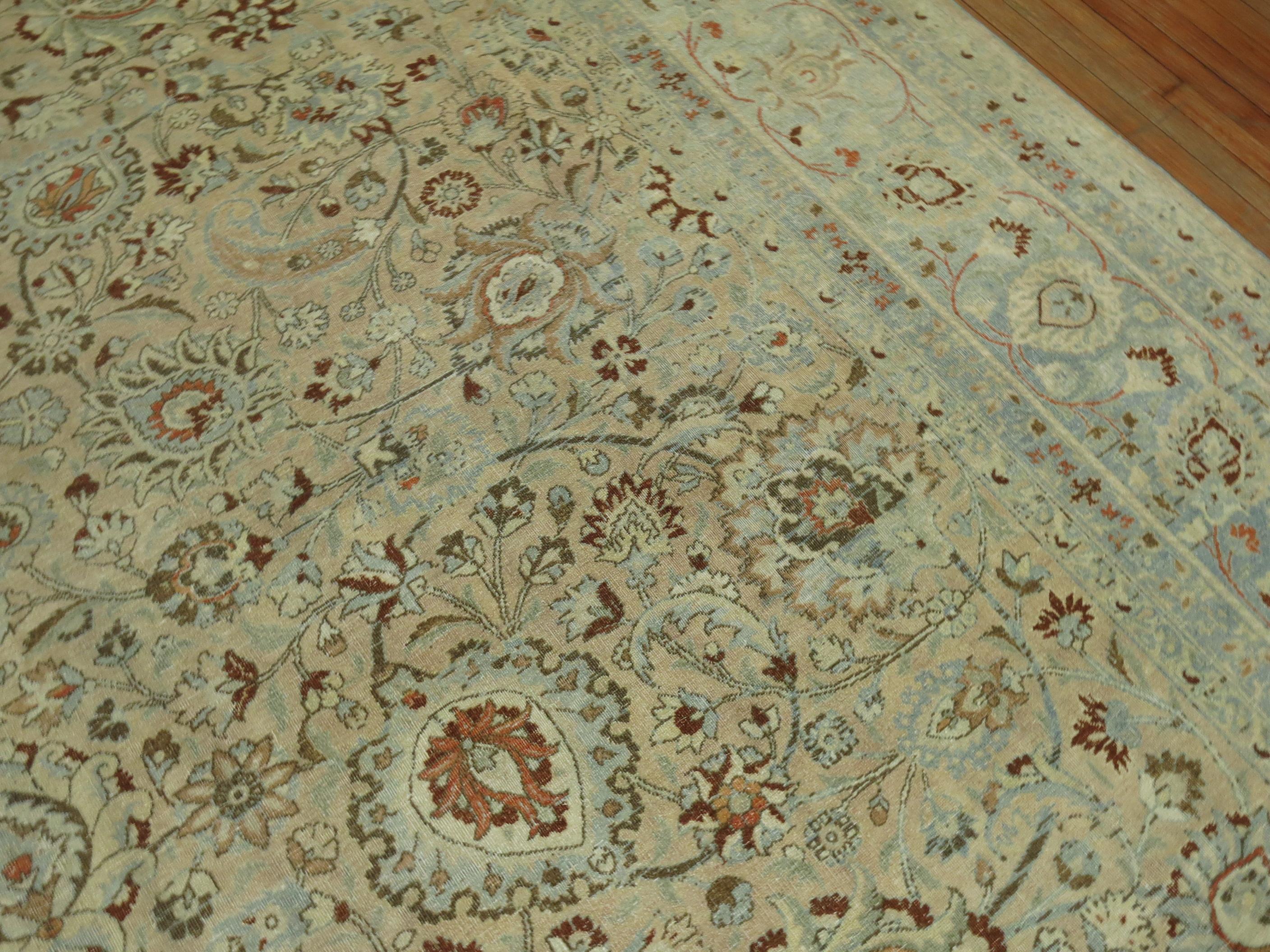 Stunning Tan Icy Blue Antique Persian Formal Meshed Rug, 20th Century In Good Condition For Sale In New York, NY