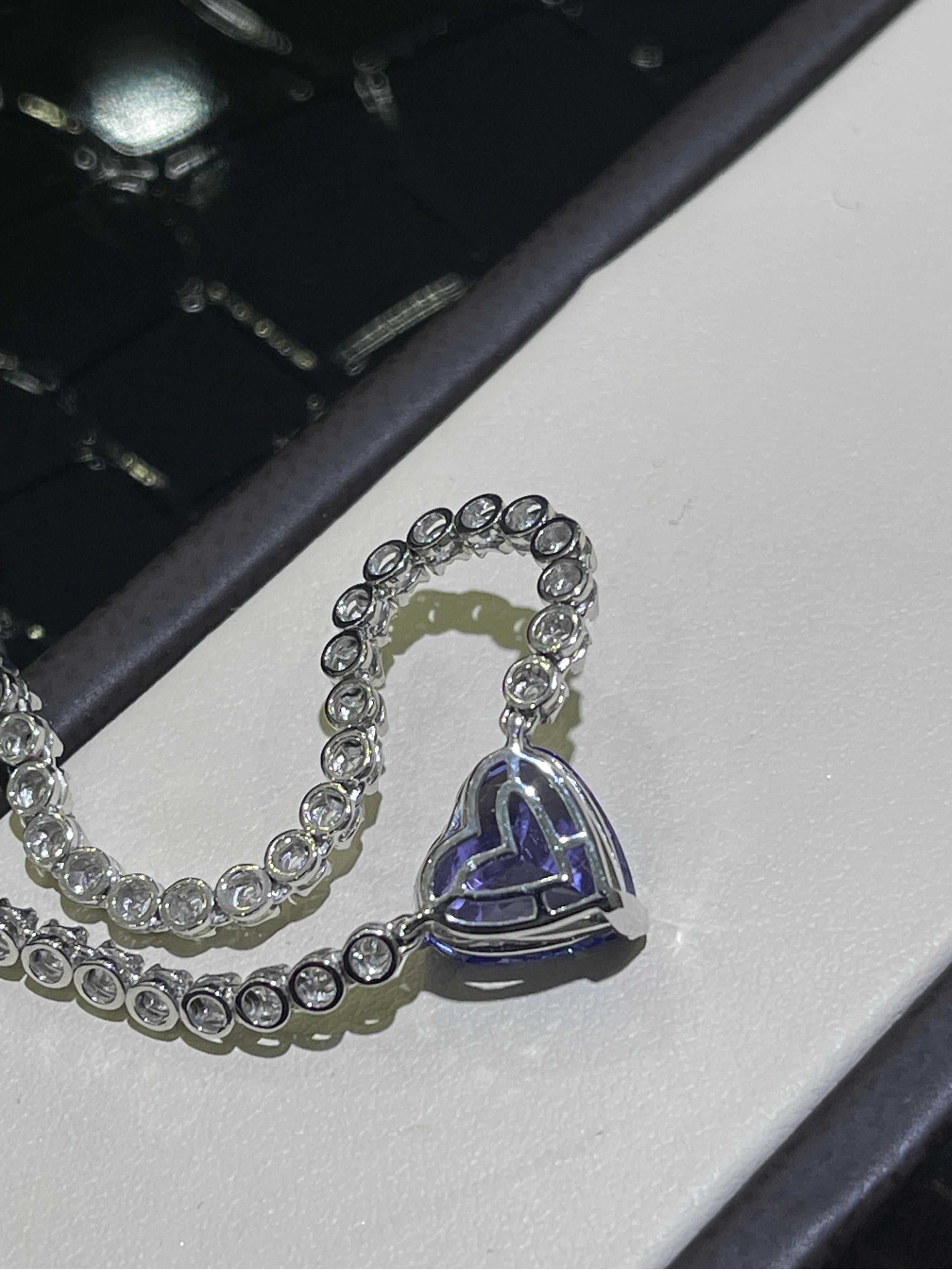 Stunning Tanzanite And Diamond Necklace In 18k White Gold  For Sale 4
