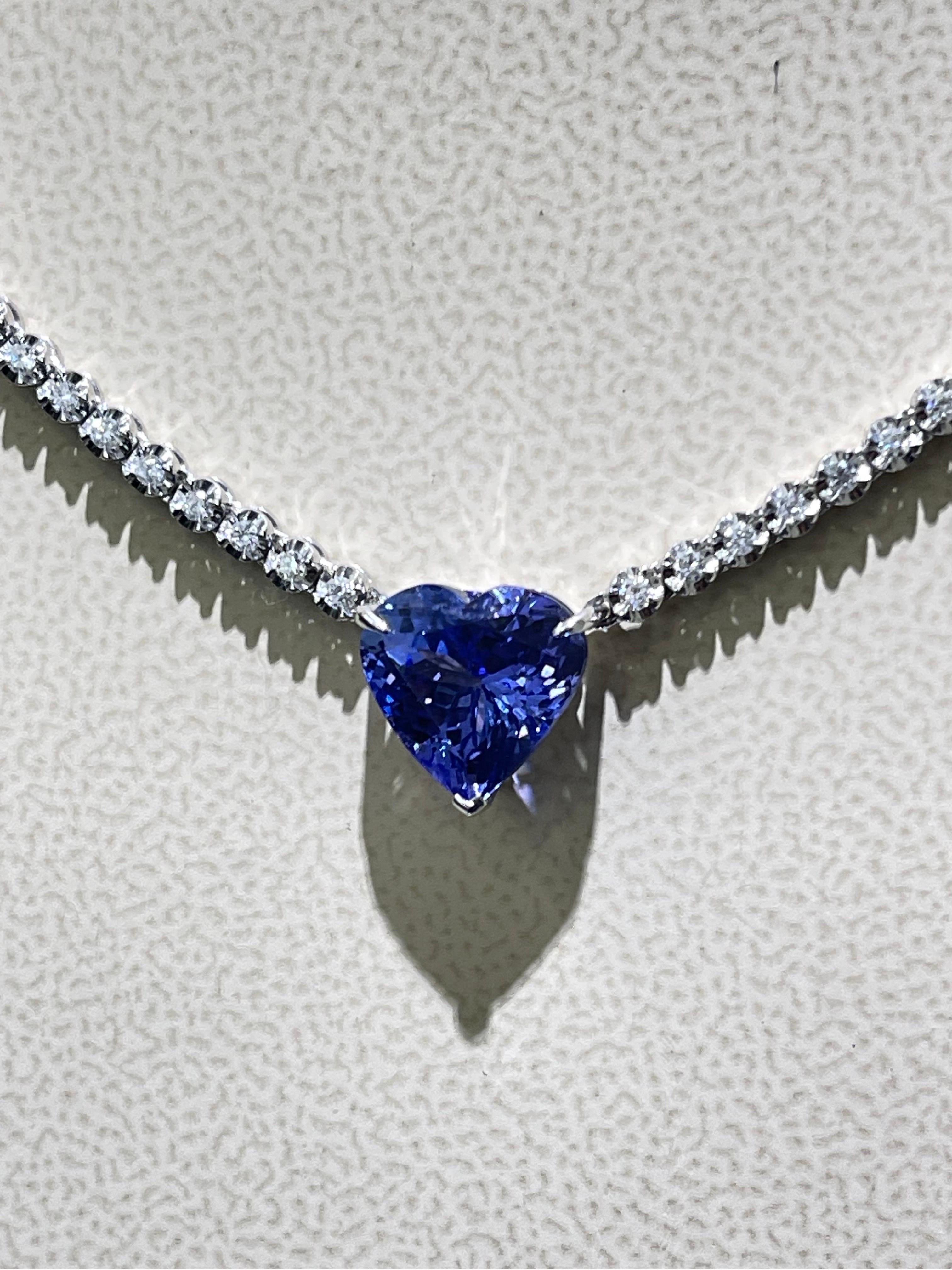 Stunning Tanzanite And Diamond Necklace In 18k White Gold  In New Condition For Sale In Fort Lauderdale, FL