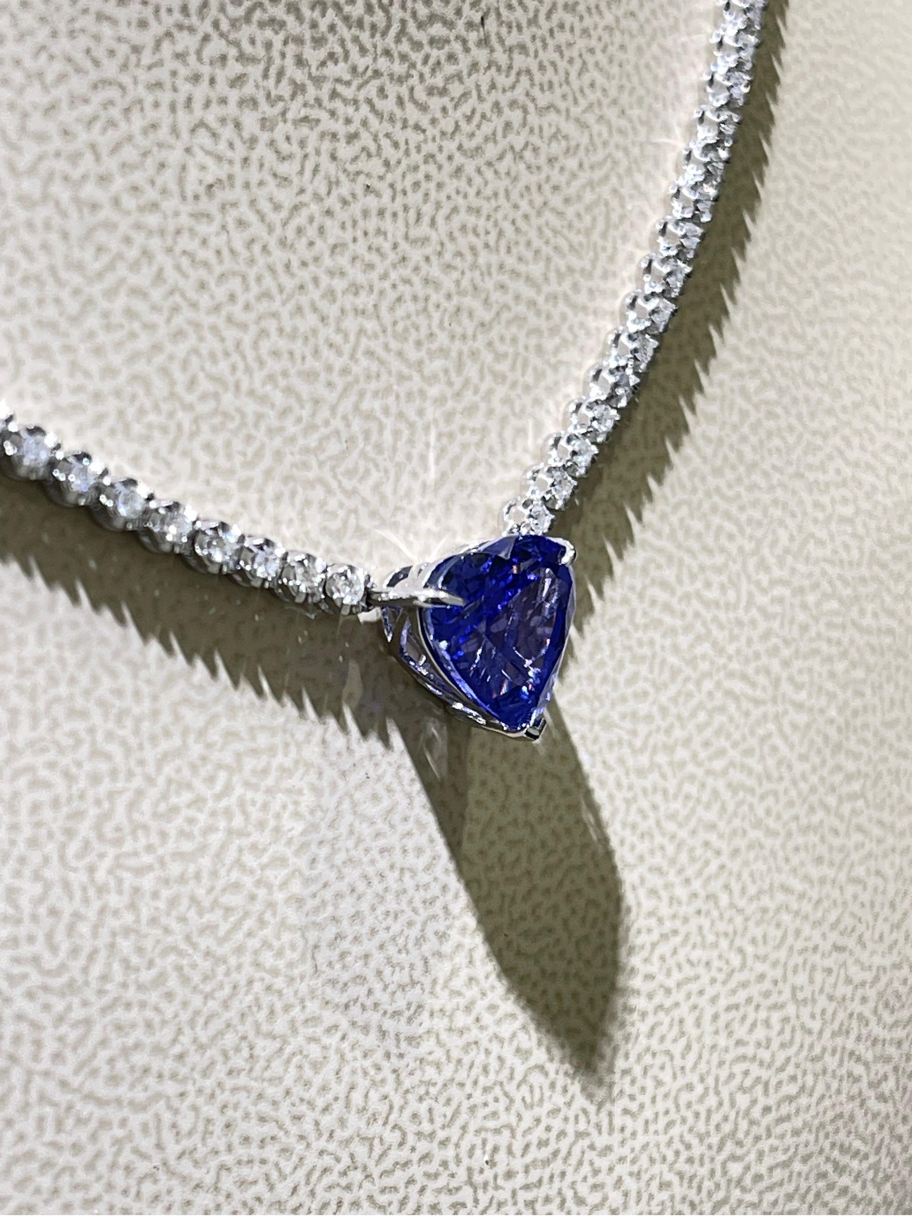 Stunning Tanzanite And Diamond Necklace In 18k White Gold  For Sale 1