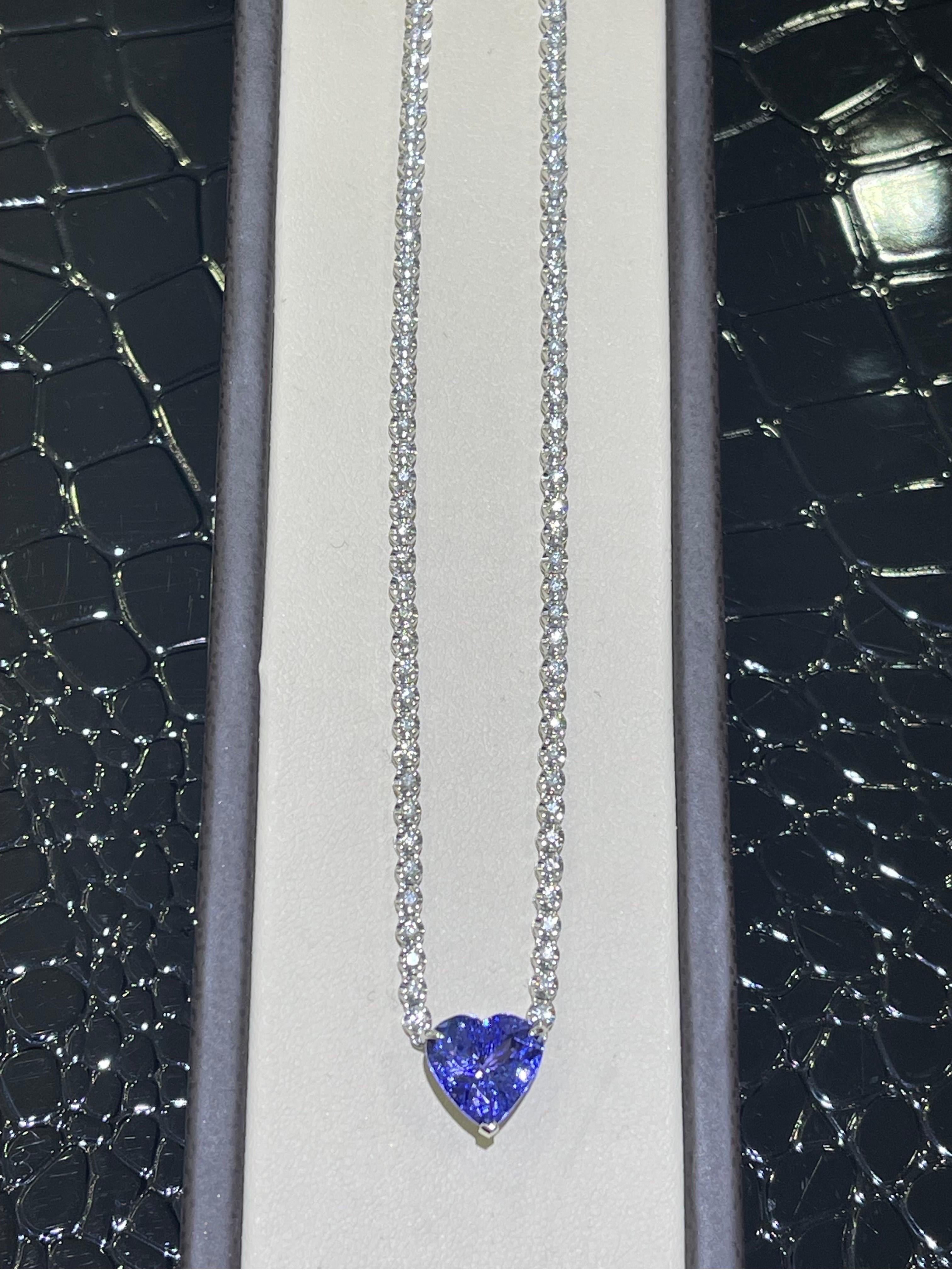 Stunning Tanzanite And Diamond Necklace In 18k White Gold  For Sale 2