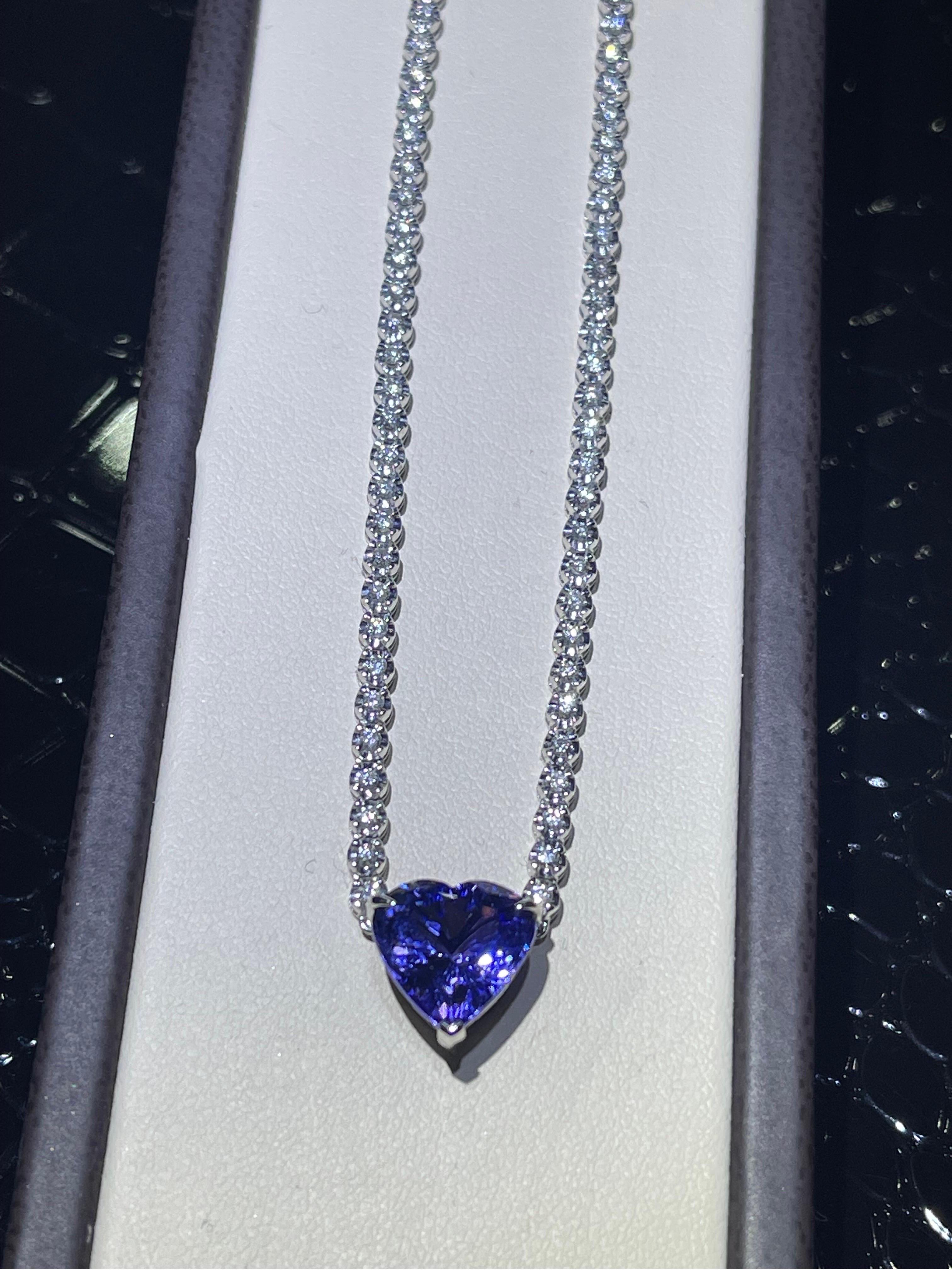 Stunning Tanzanite And Diamond Necklace In 18k White Gold  For Sale 3