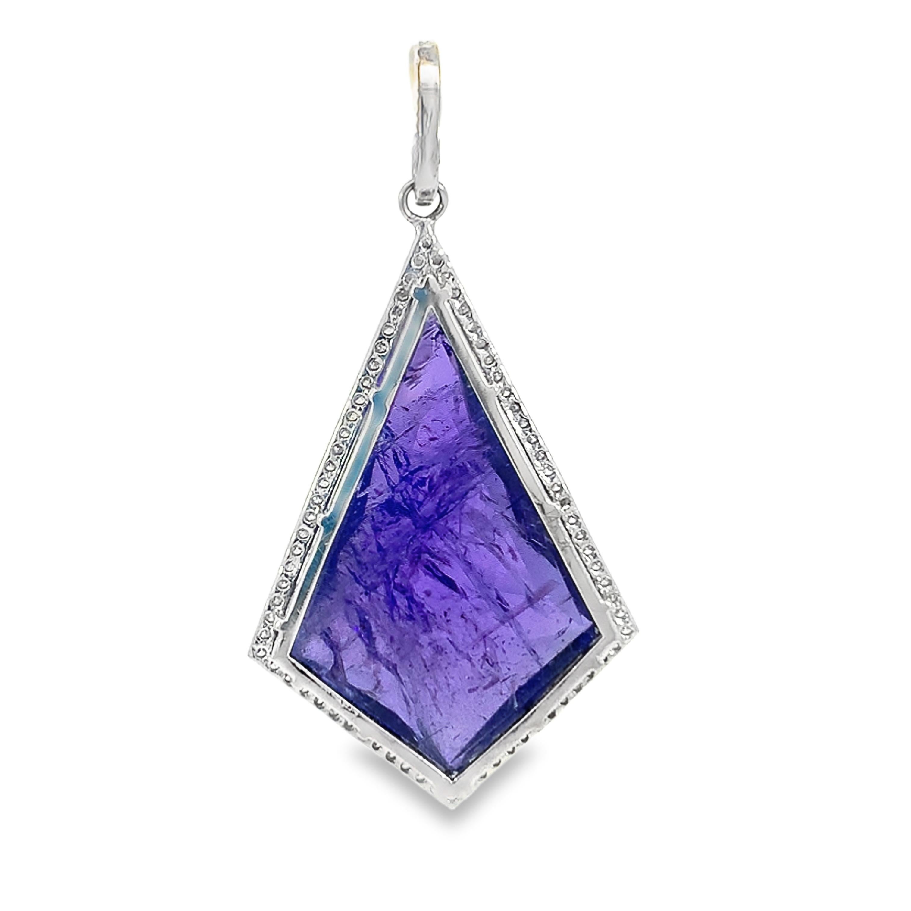 Donna Splendido ciondolo con tanzanite e diamante in vendita
