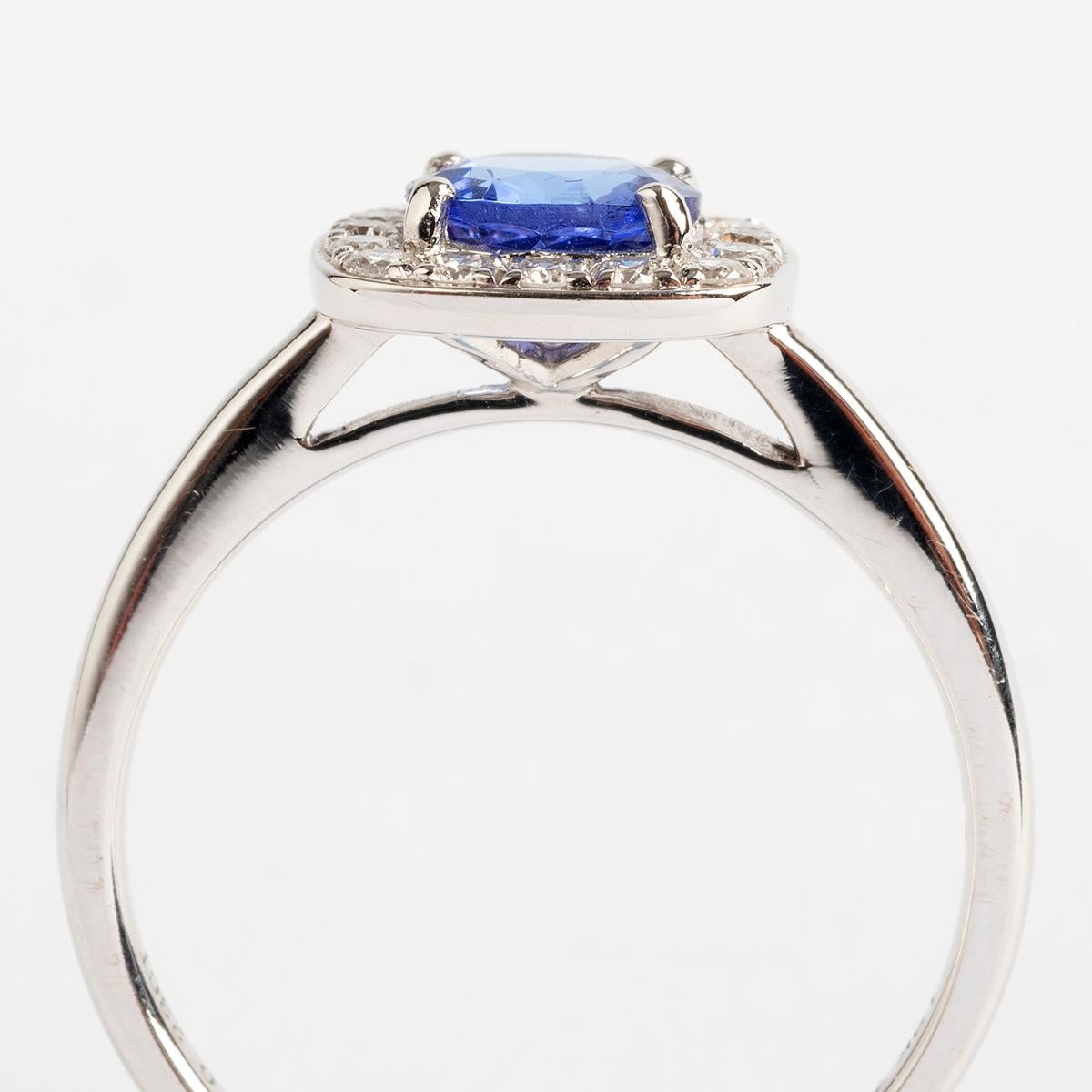 Stunning Tanzanite & Diamond Cluster Ring Hallmarked London 2015 In Excellent Condition For Sale In Canterbury, GB