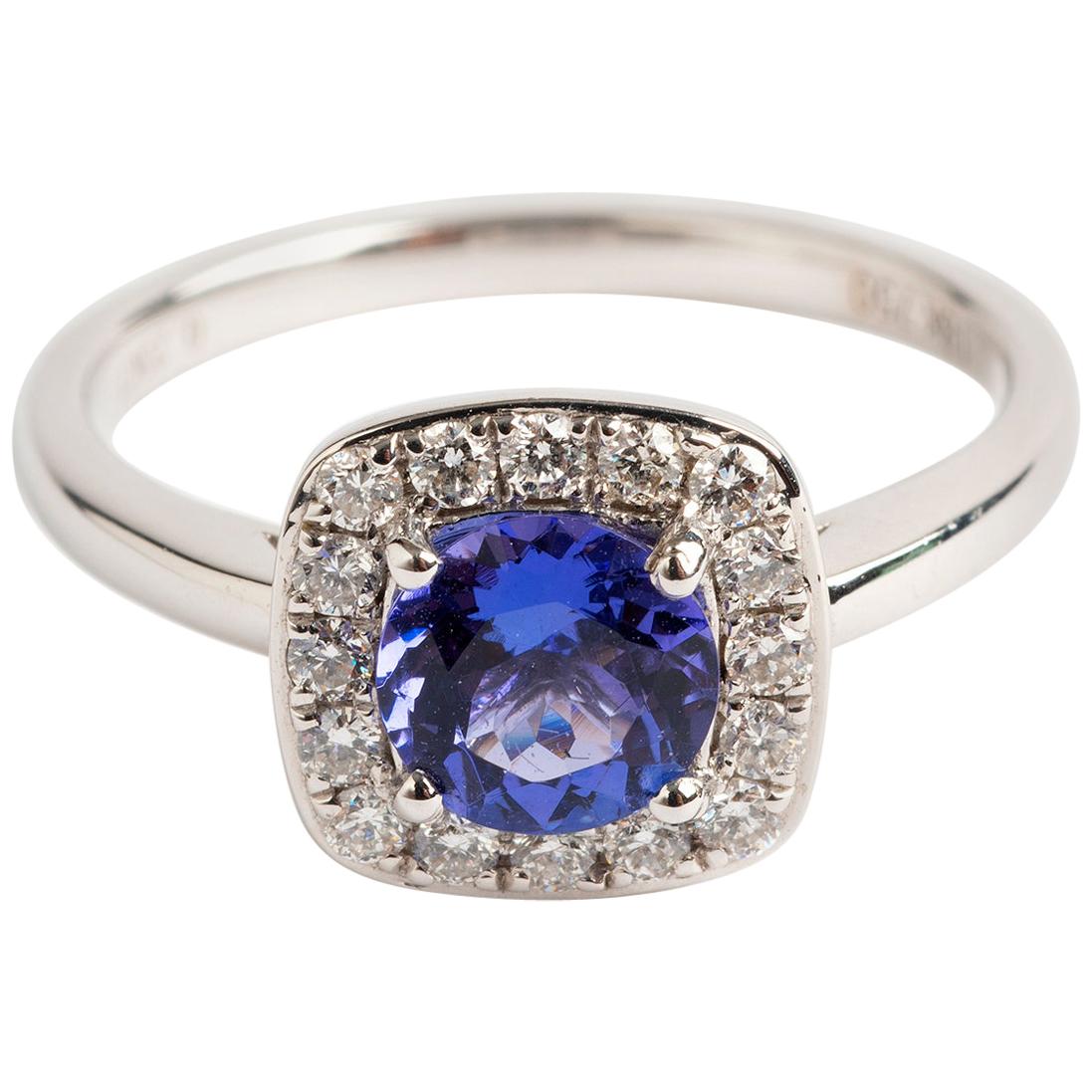 Superbe bague en tanzanite et grappe de diamants poinçonnée Londres 2015. en vente