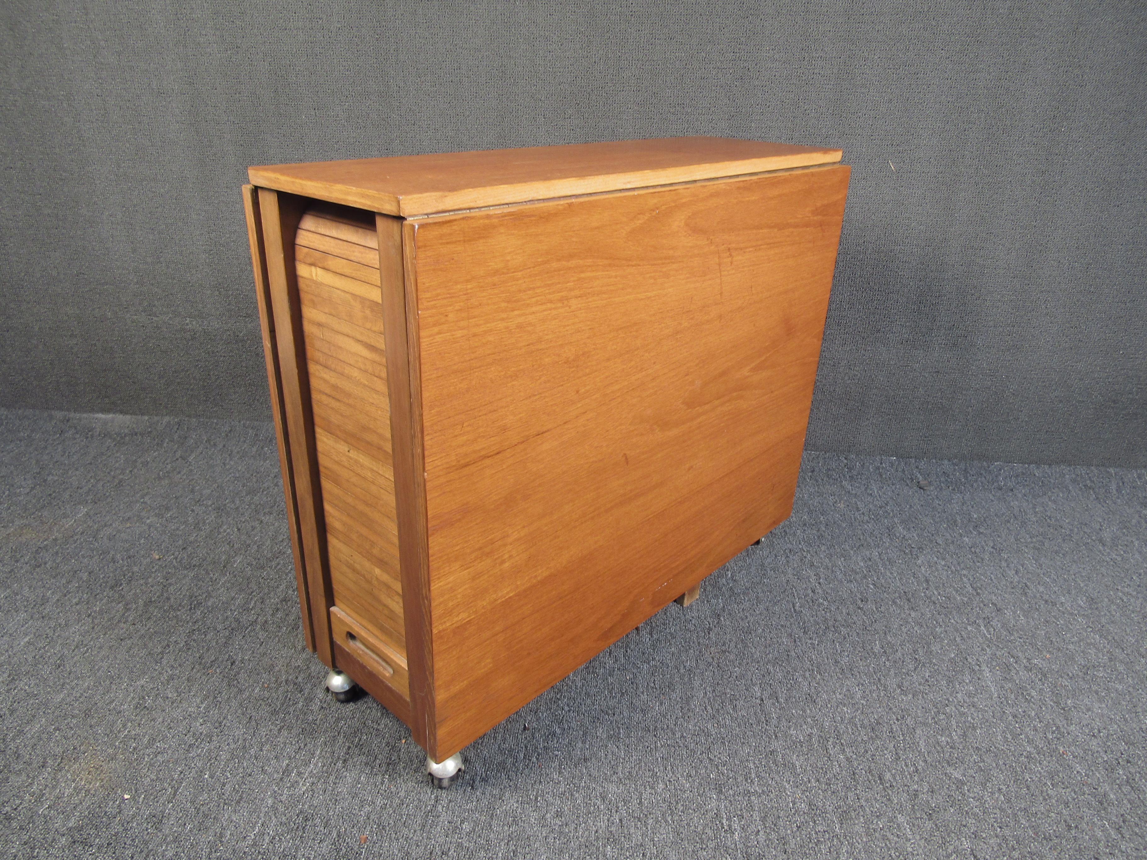 20th Century Stunning Teak Midcentury Drop-Leaf Table with Chairs