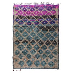 Superbe tapis Boujad marocain de couleur sarcelle et mauve, présenté par Breuckelen Berber