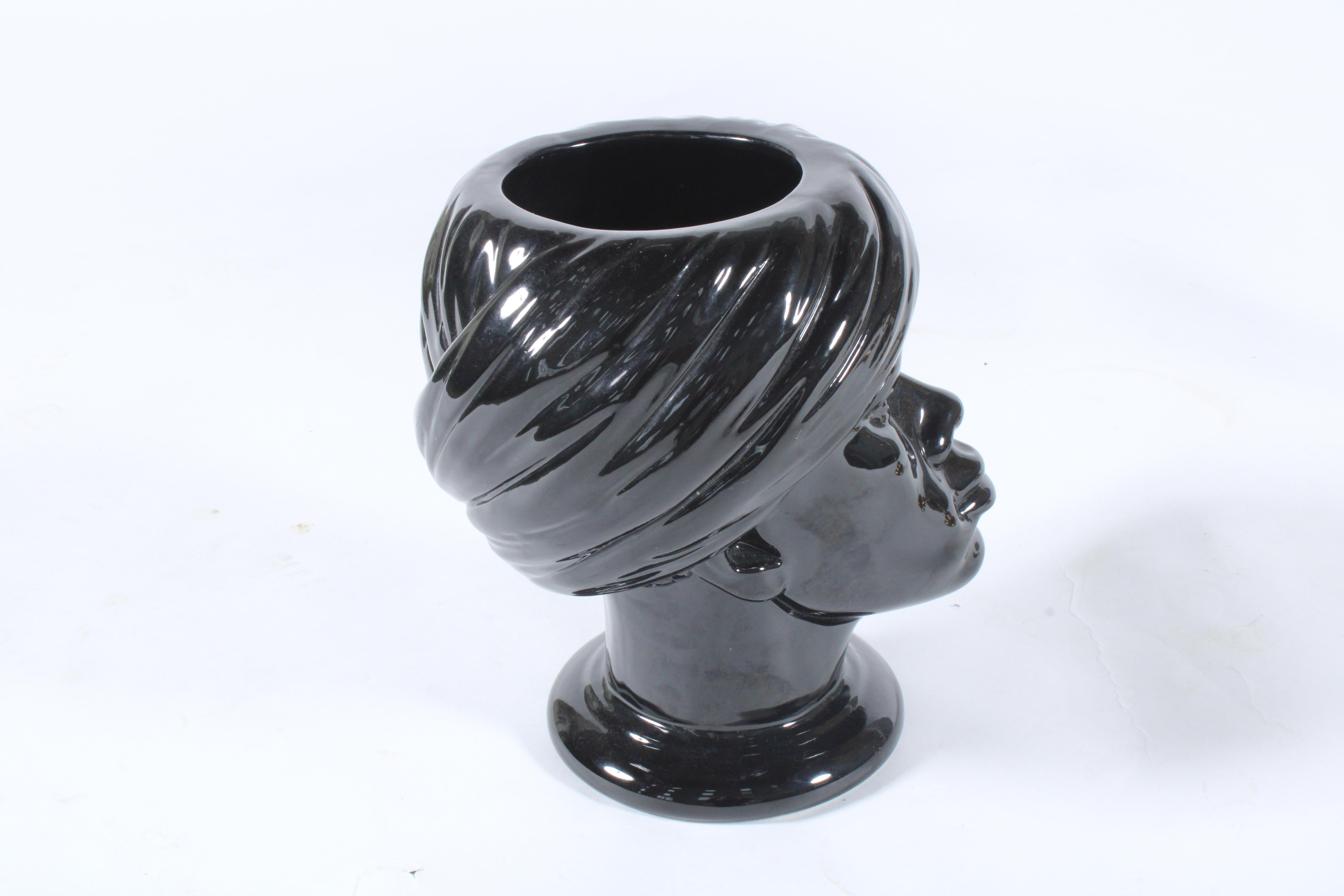 Superbe vase à buste en céramique émaillée Testa Di Moro de Piero Fornasetti 1