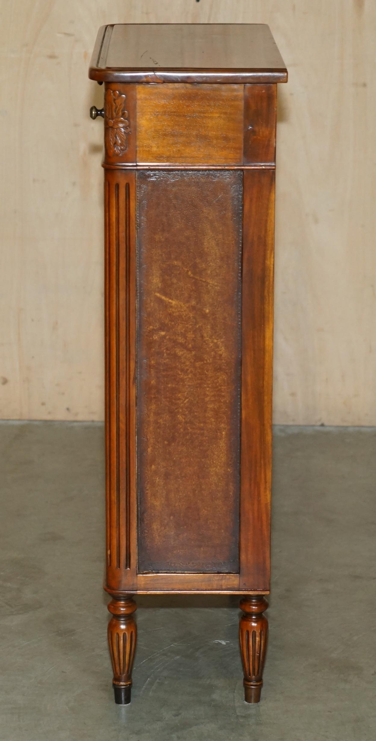 STUNNING THEODORE ALEXANDER DRAWER OPEN LIBRARY BOOKCASE WiTH SINGLE DRAWER For Sale 4