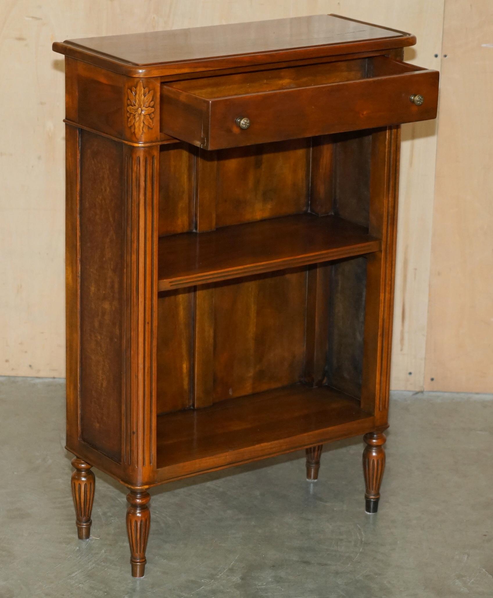 STUNNING THEODORE ALEXANDER DRAWER OPEN LIBRARY BOOKCASE WiTH SINGLE DRAWER For Sale 5