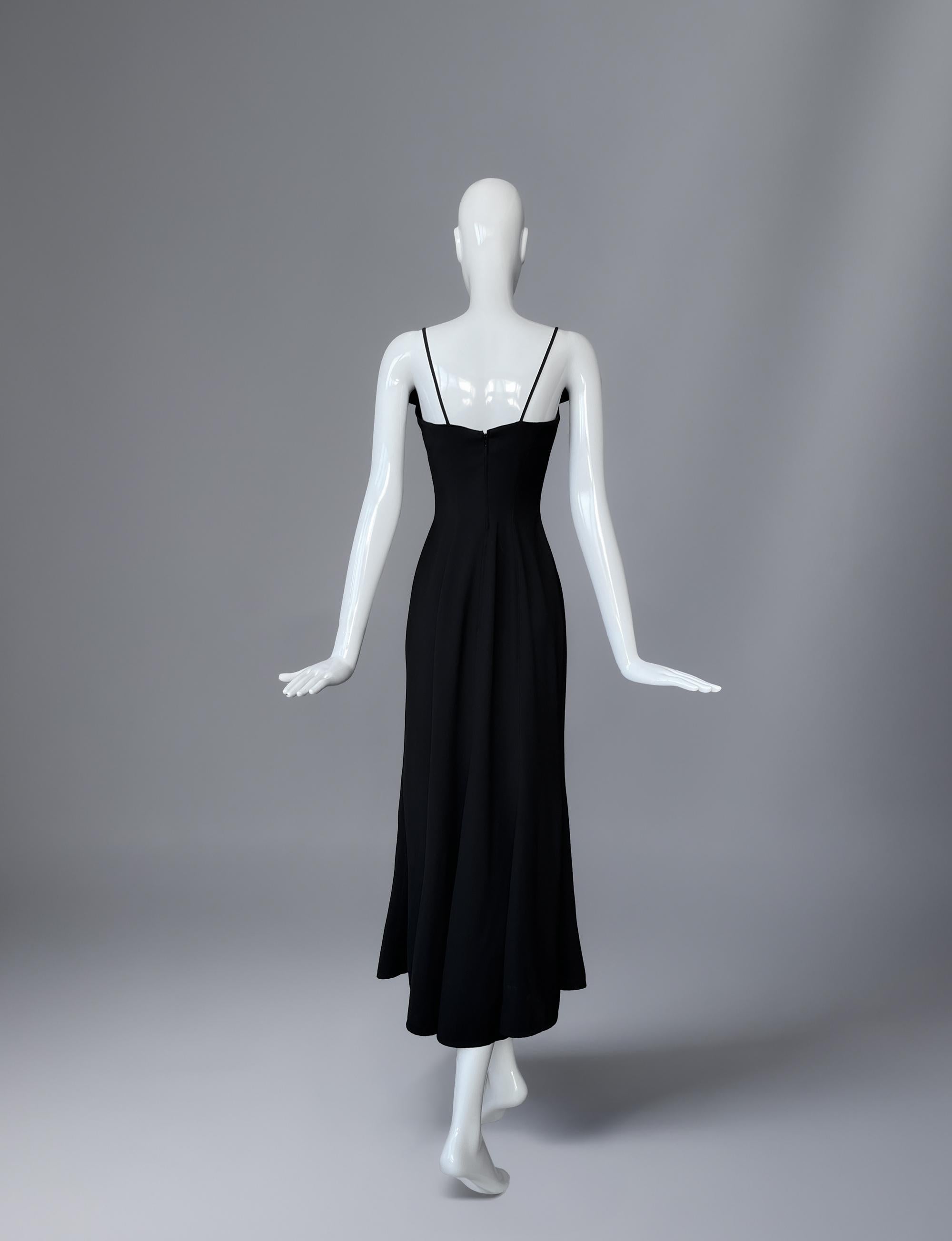 Noir Stupéfiante robe noire sculpturale Thierry Mugler FW 1998 en vente