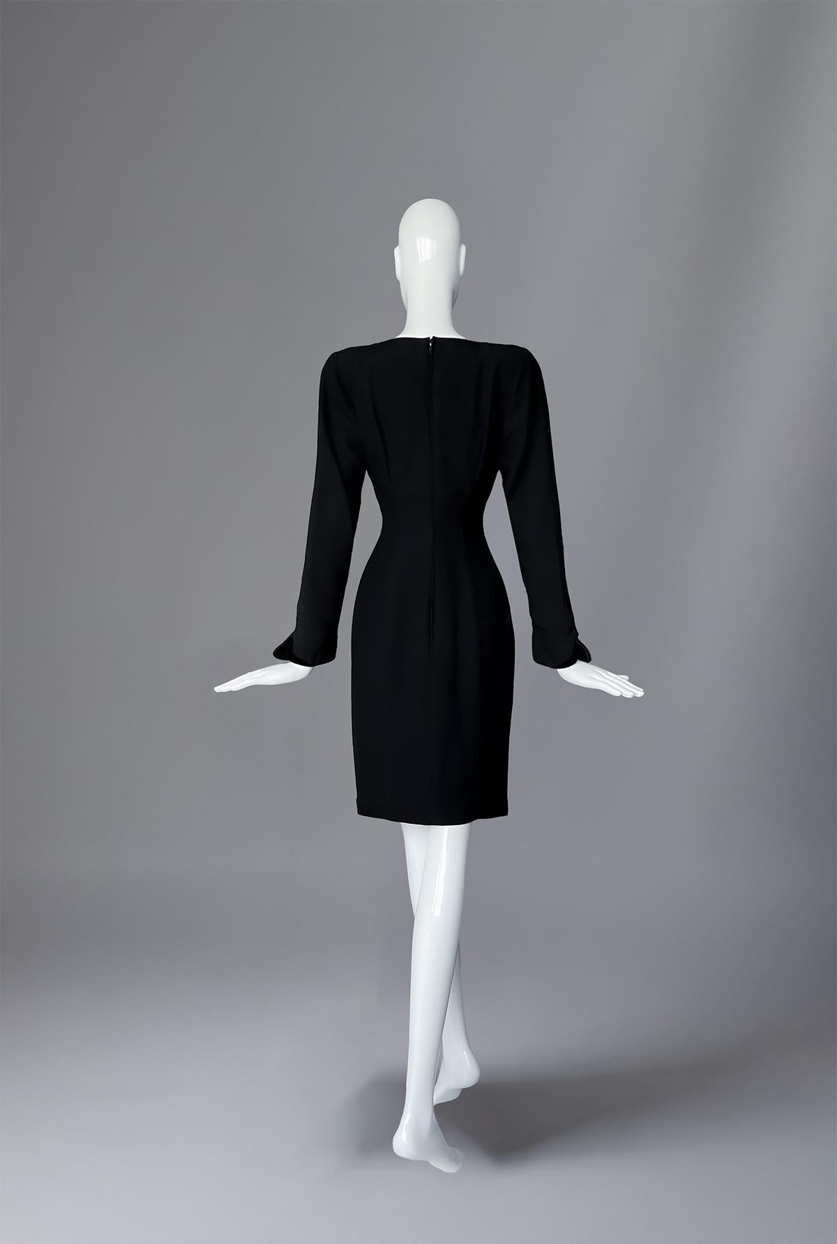 Atemberaubendes Thierry Mugler Sculptural Kleid Schwarzes Kleid FW1993 im Angebot 3