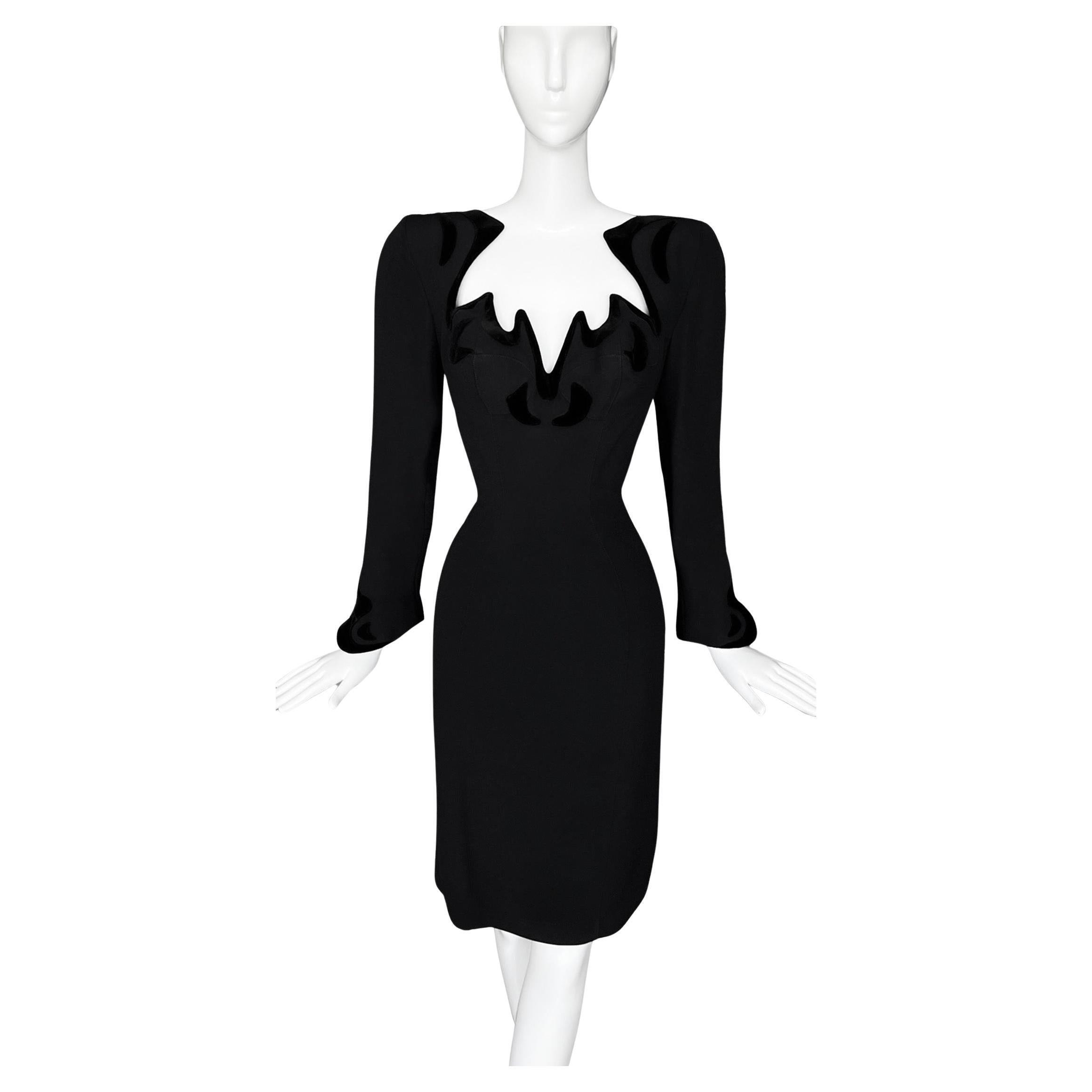 Atemberaubendes Thierry Mugler Sculptural Kleid Schwarzes Kleid FW1993