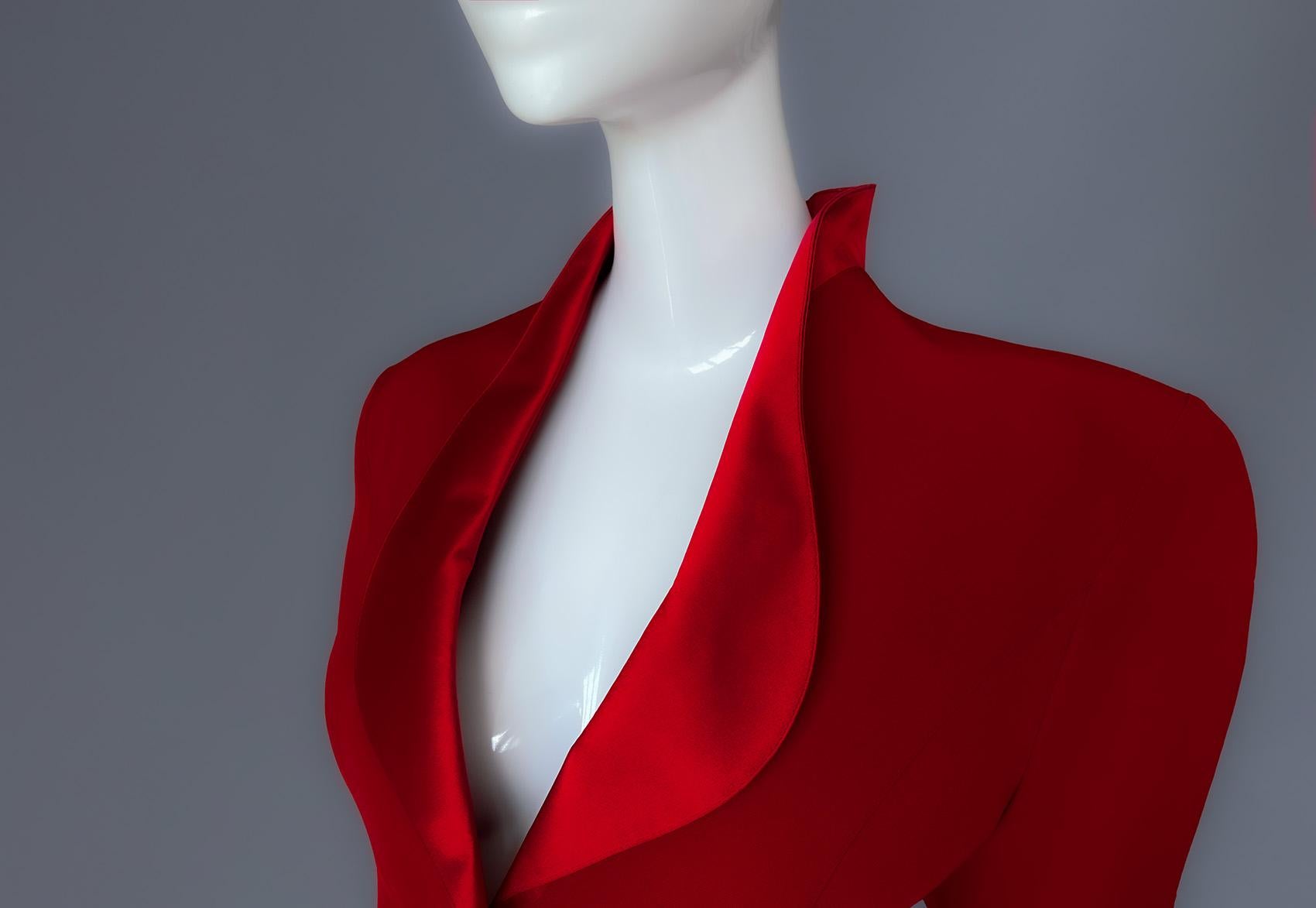Rouge Superbe ensemble rouge sculptural Thierry Mugler, automne-hiver 1990 en vente