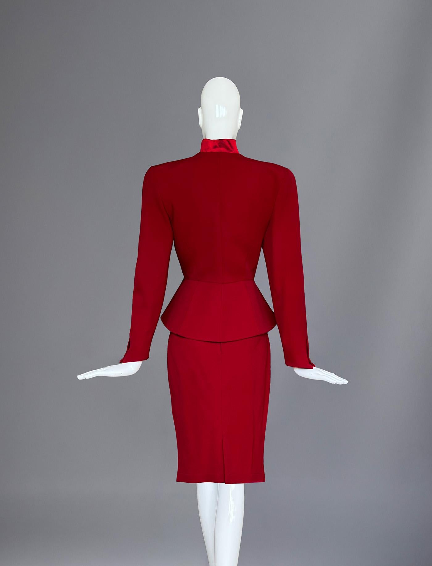Superbe ensemble rouge sculptural Thierry Mugler, automne-hiver 1990 en vente 1