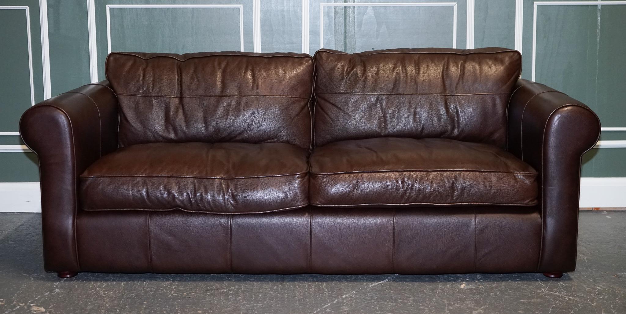 We are excited to offer for sale this stunning Thomas Lloyd brown leather three-seater sofa.

A very comfortable sofa that fits two to three people.
Made by Thomas Lloyd which is a very well-known established English maker.

We have deep