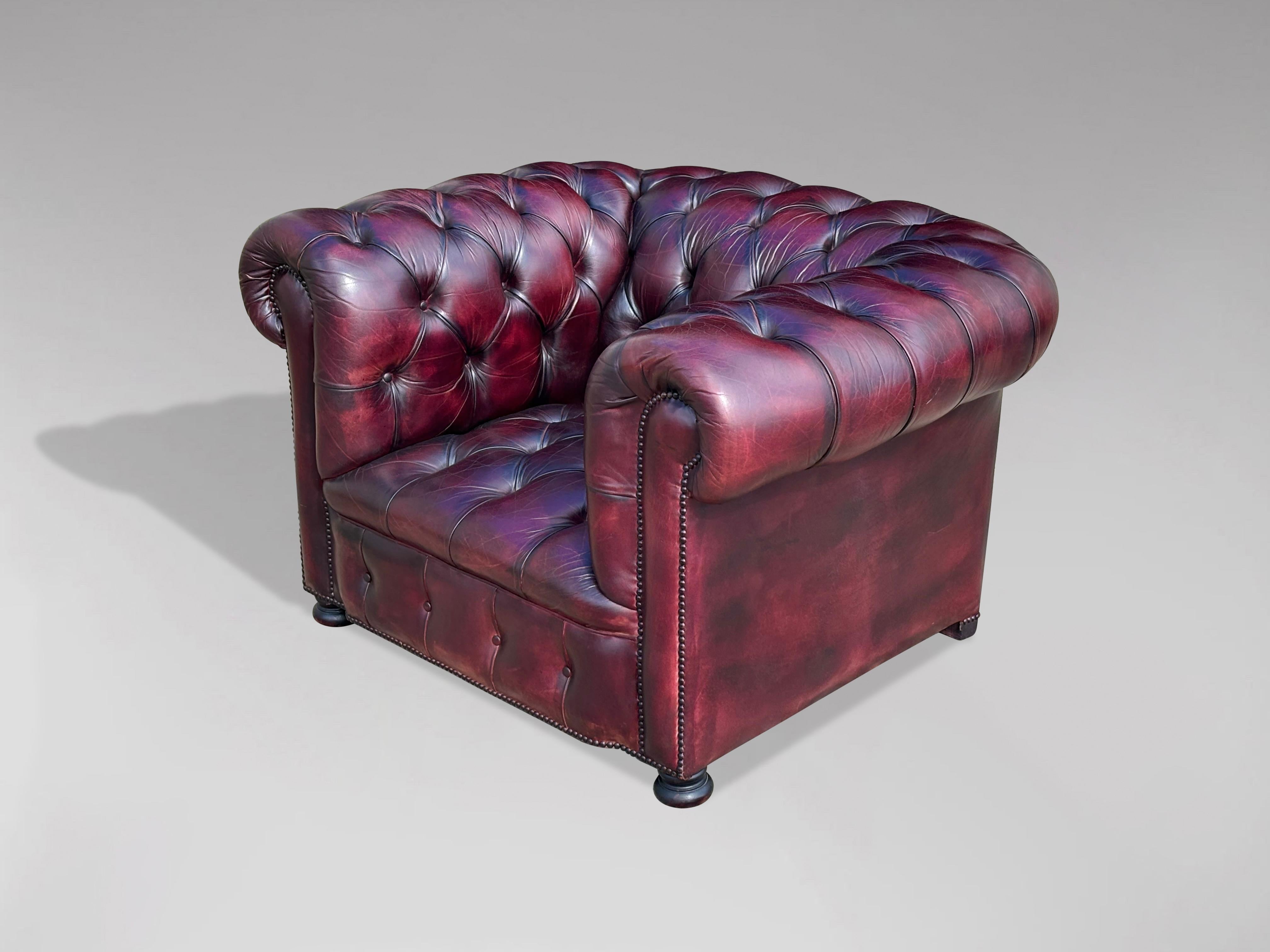 Stunning Three Piece Burgundy Leather Chesterfield Suite For Sale 7