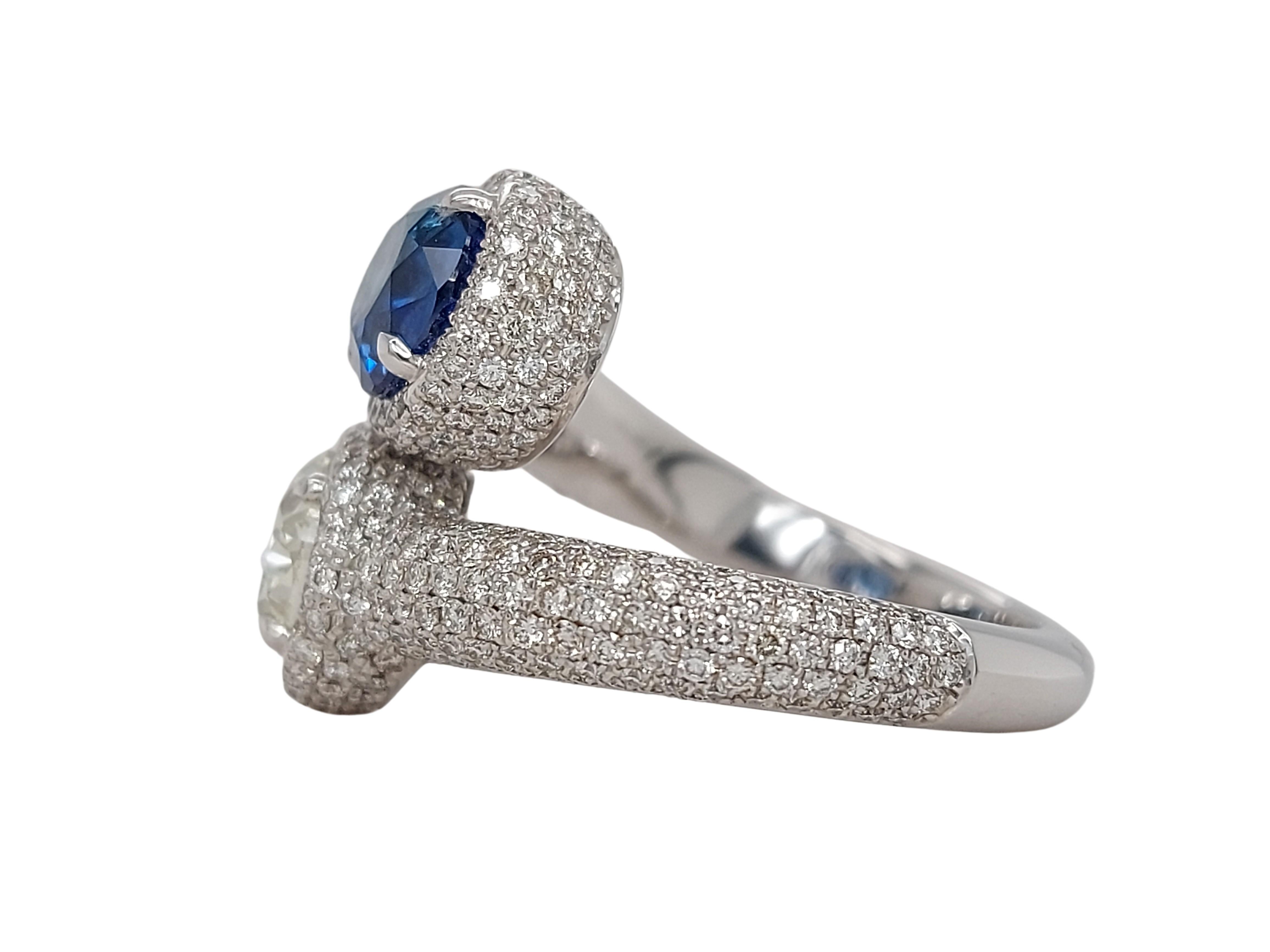 Oval Cut Stunning Toi et Moi 18kt White Gold Ring with a 2.63 Carat Sapphire, 1.67 Carat  For Sale