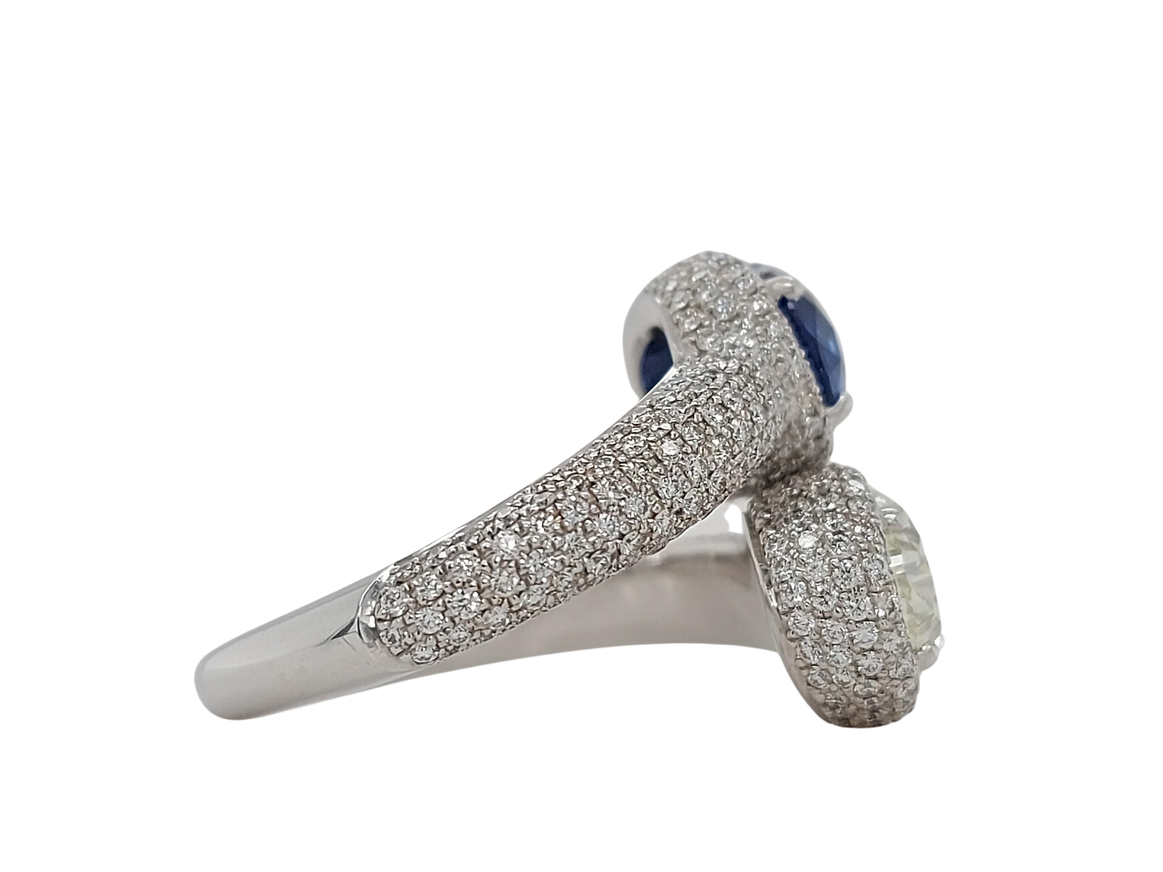 Women's or Men's Stunning Toi et Moi 18kt White Gold Ring with a 2.63 Carat Sapphire, 1.67 Carat  For Sale