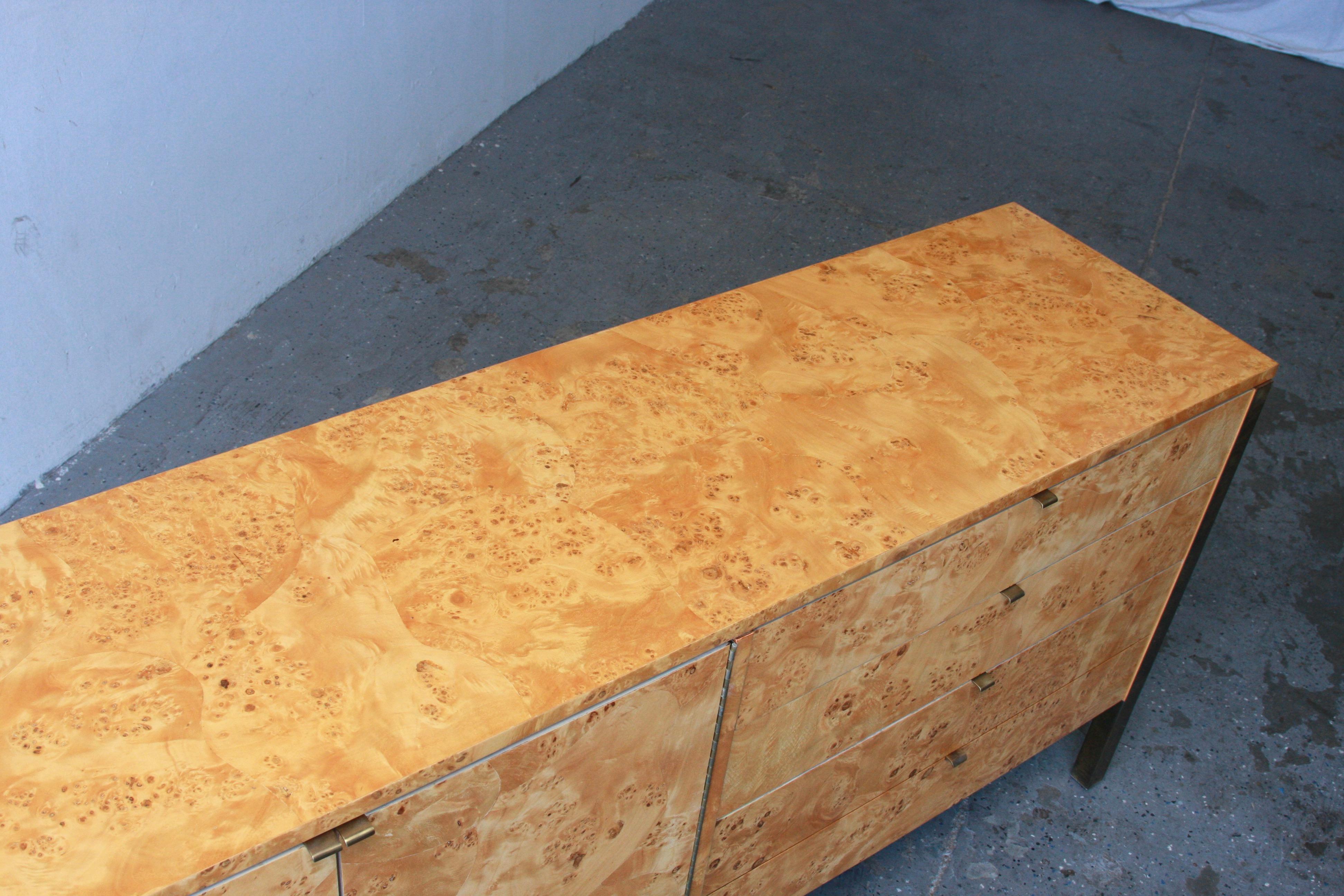 Stunning Tomlinson Postmodern / Mid Century Olive Burl Wood & Brass Credenza For Sale 4
