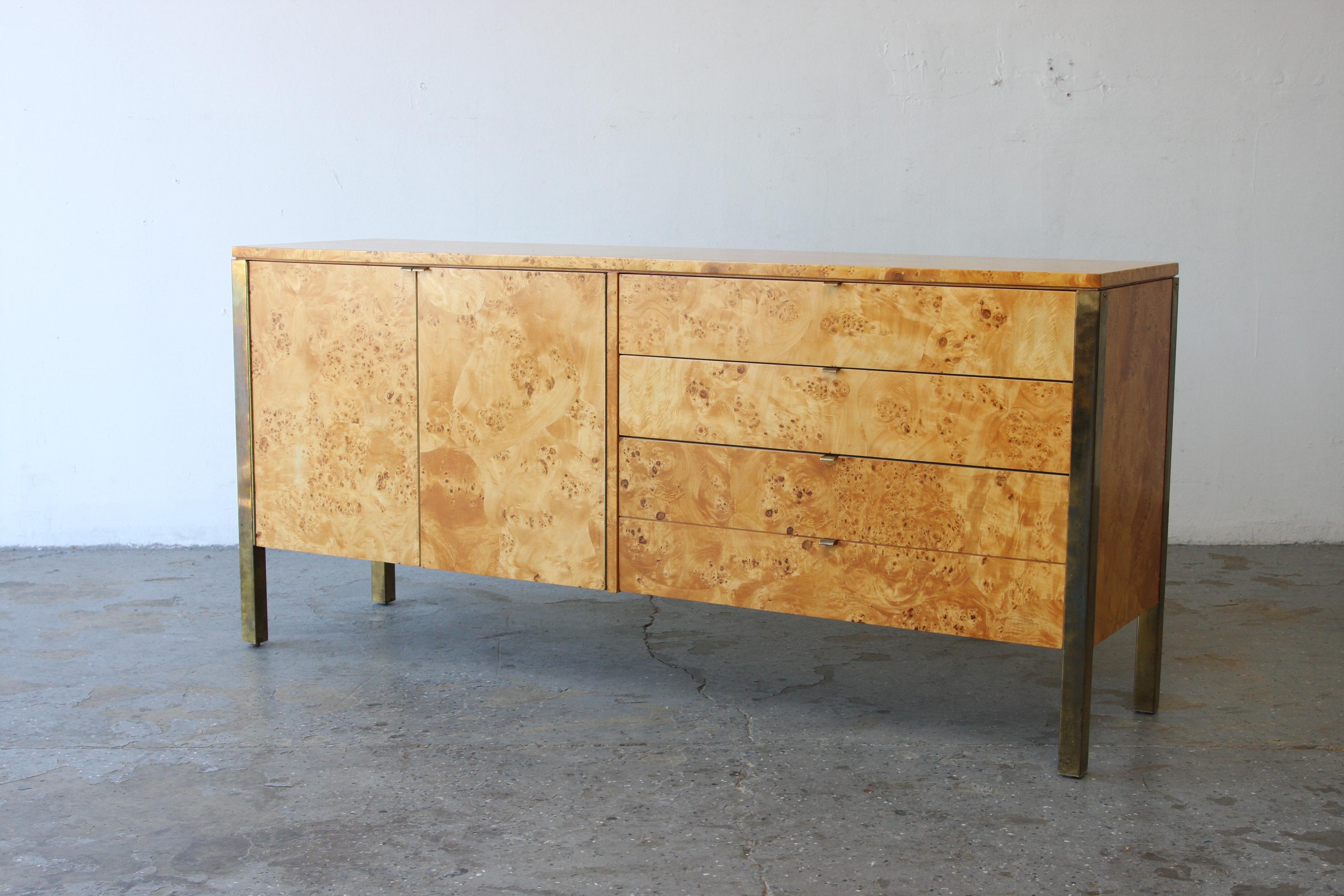 Post-Modern Stunning Tomlinson Postmodern / Mid Century Olive Burl Wood & Brass Credenza For Sale