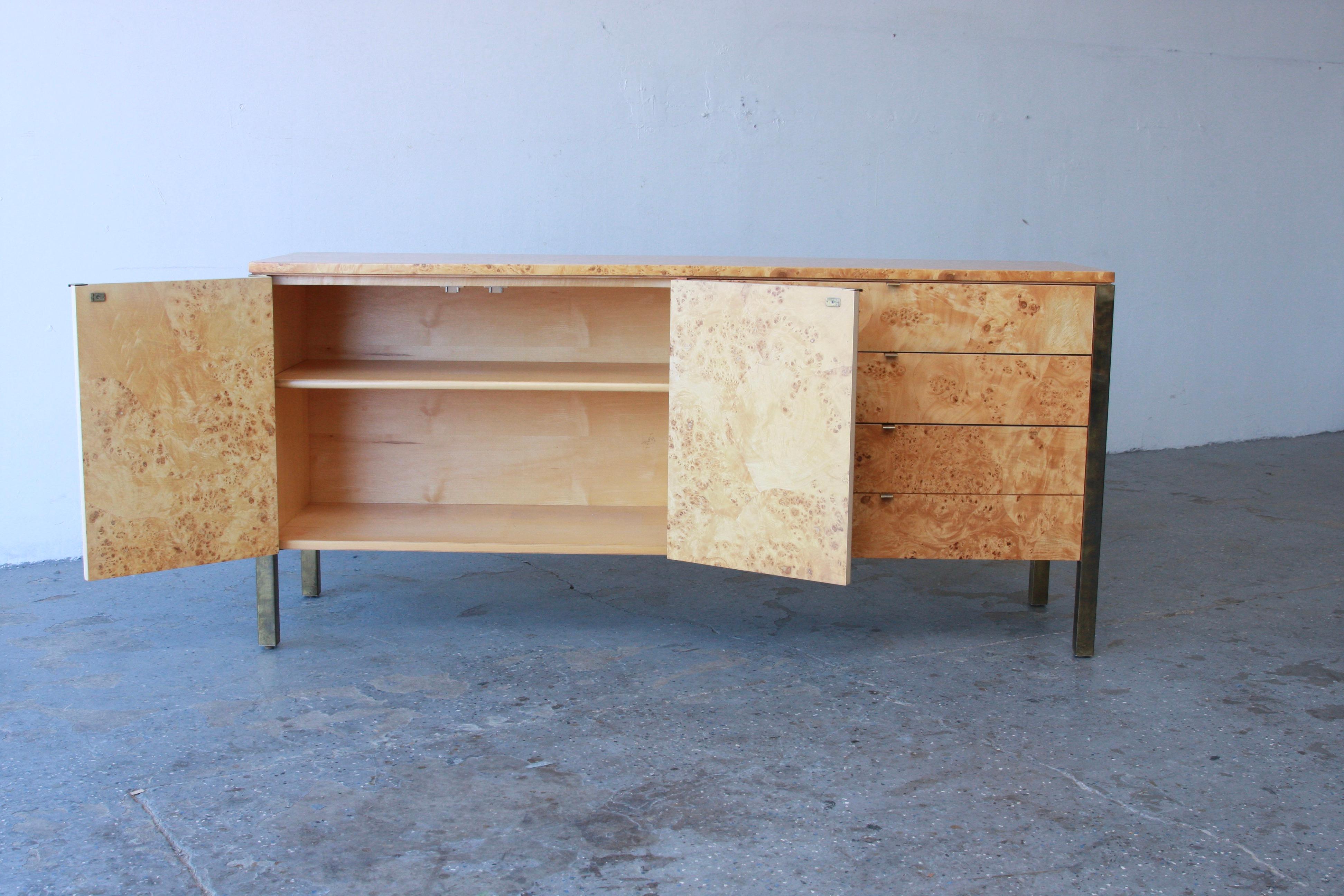 Late 20th Century Stunning Tomlinson Postmodern / Mid Century Olive Burl Wood & Brass Credenza For Sale