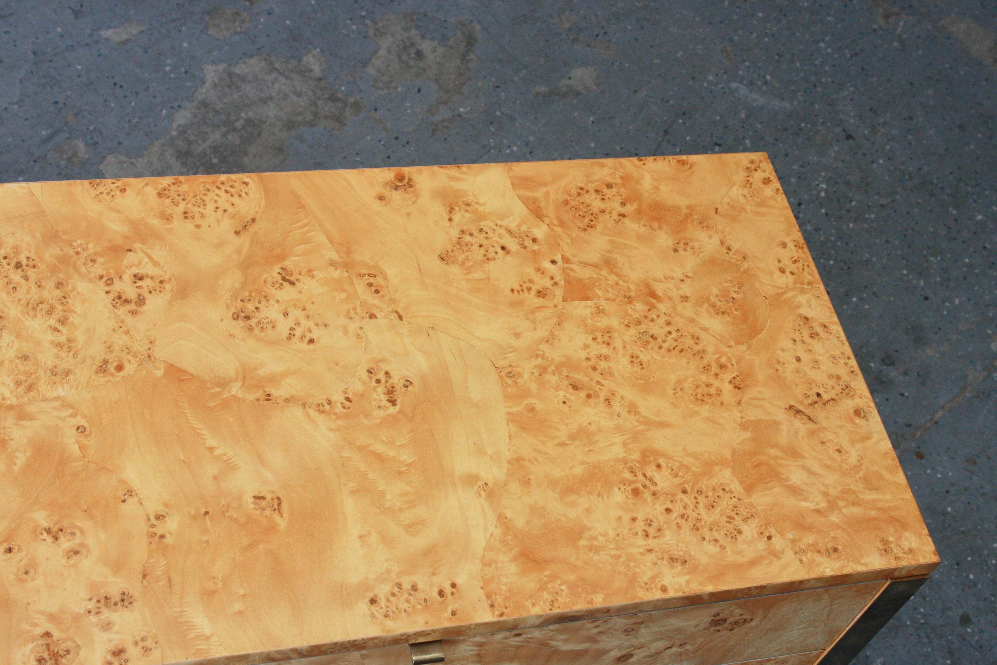 Stunning Tomlinson Postmodern / Mid Century Olive Burl Wood & Brass Credenza For Sale 1
