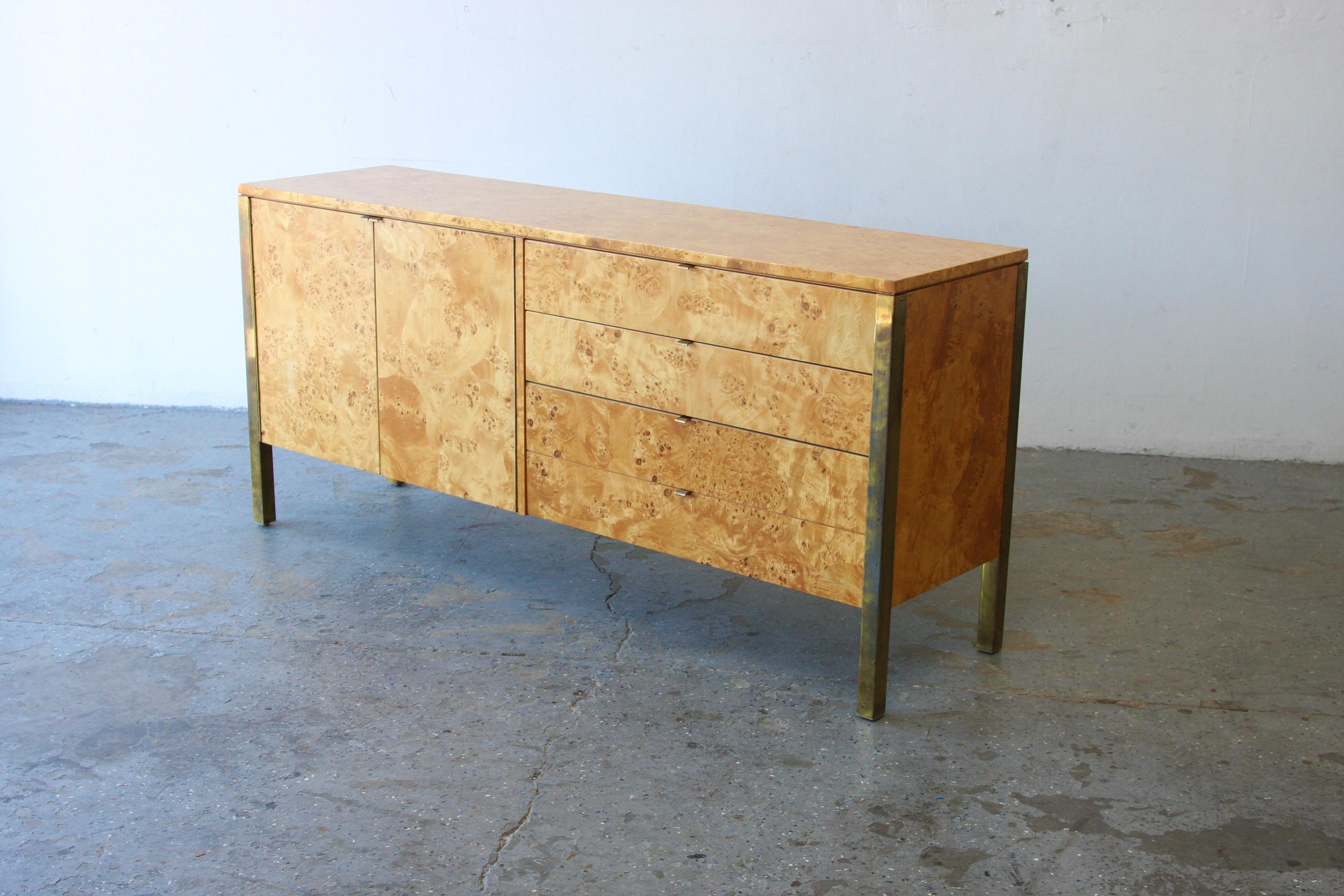 Stunning Tomlinson Postmodern / Mid Century Olive Burl Wood & Brass Credenza For Sale 2