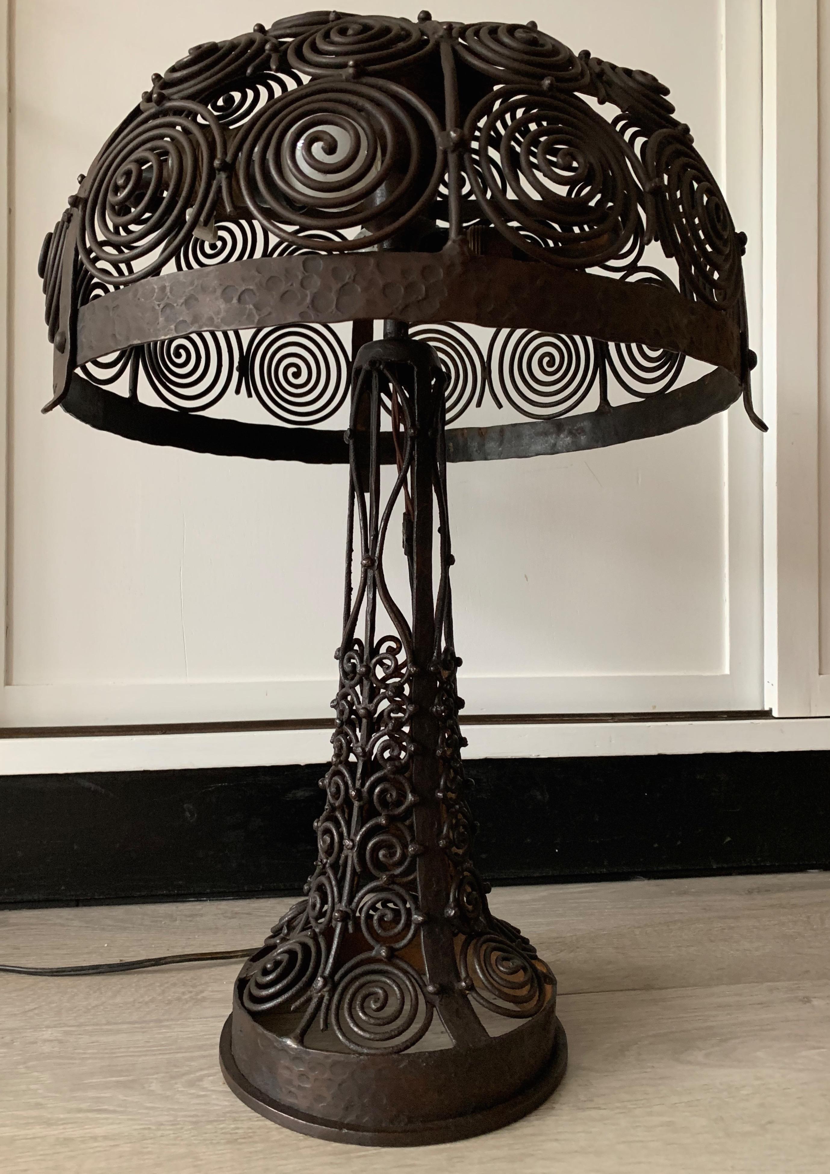 Stunning & Top Quality Hand Forged Wrought Iron Arts & Crafts Table Lamp 1910 8