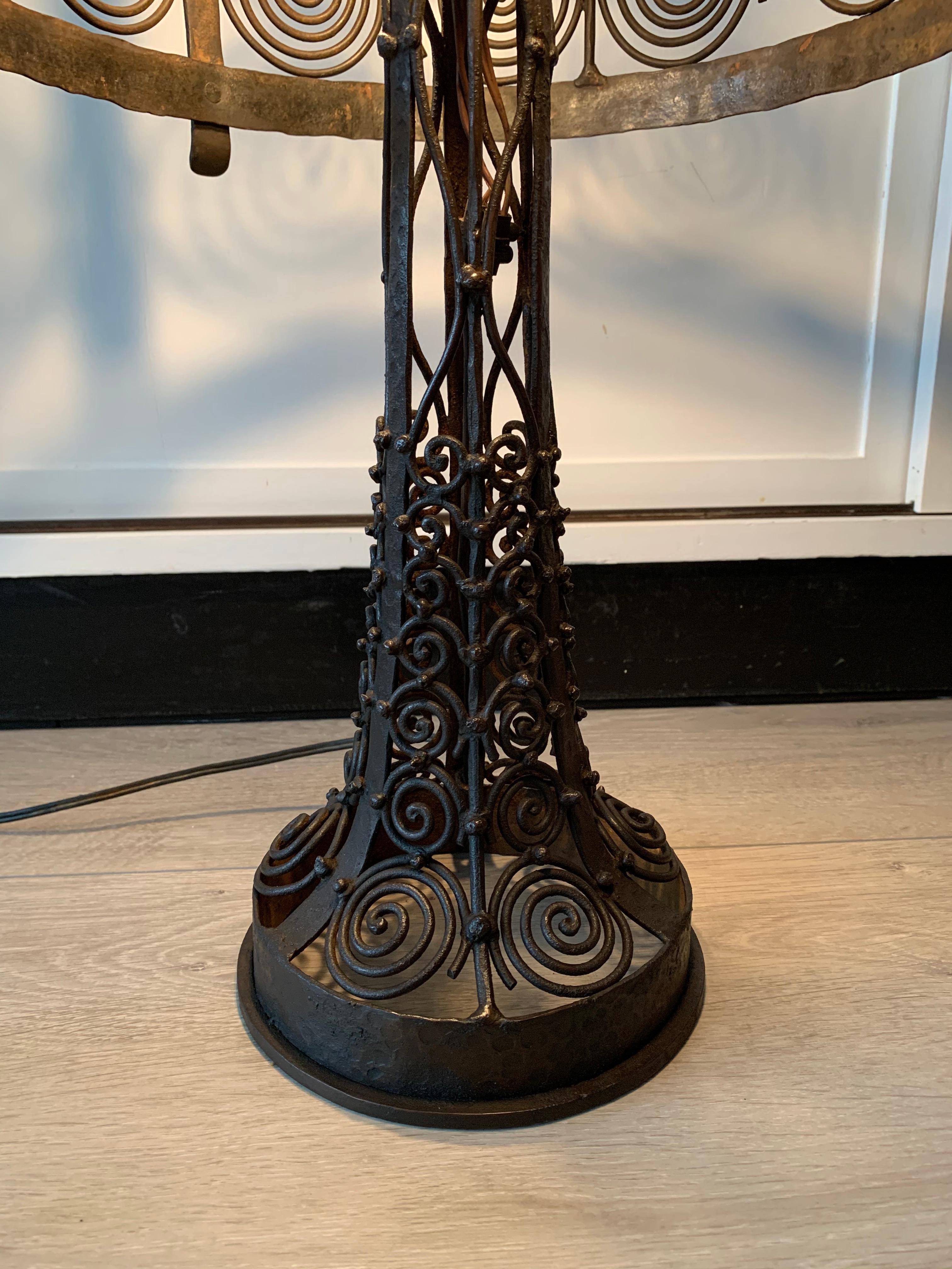Stunning & Top Quality Hand Forged Wrought Iron Arts & Crafts Table Lamp 1910 10