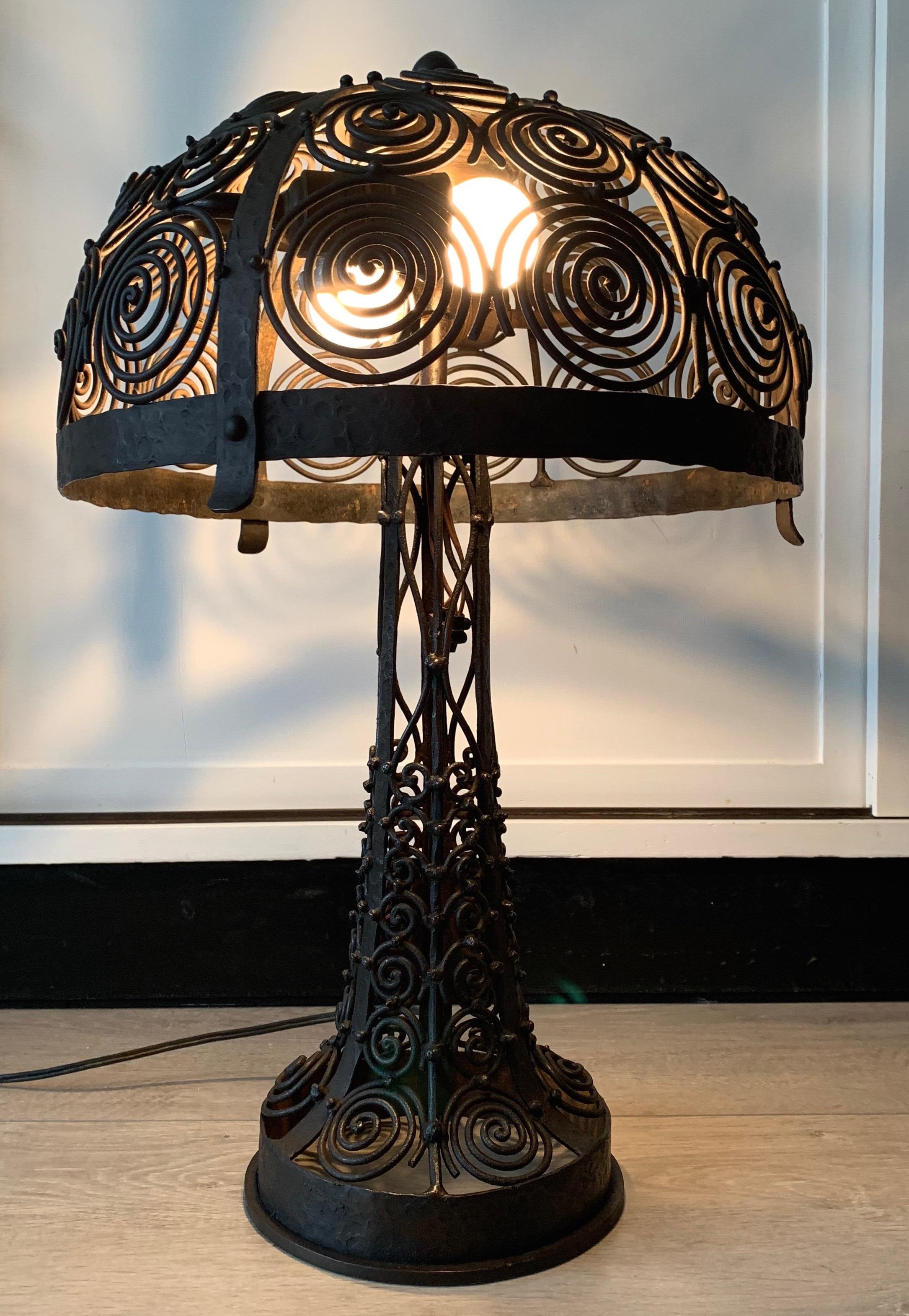 Stunning & Top Quality Hand Forged Wrought Iron Arts & Crafts Table Lamp 1910 11