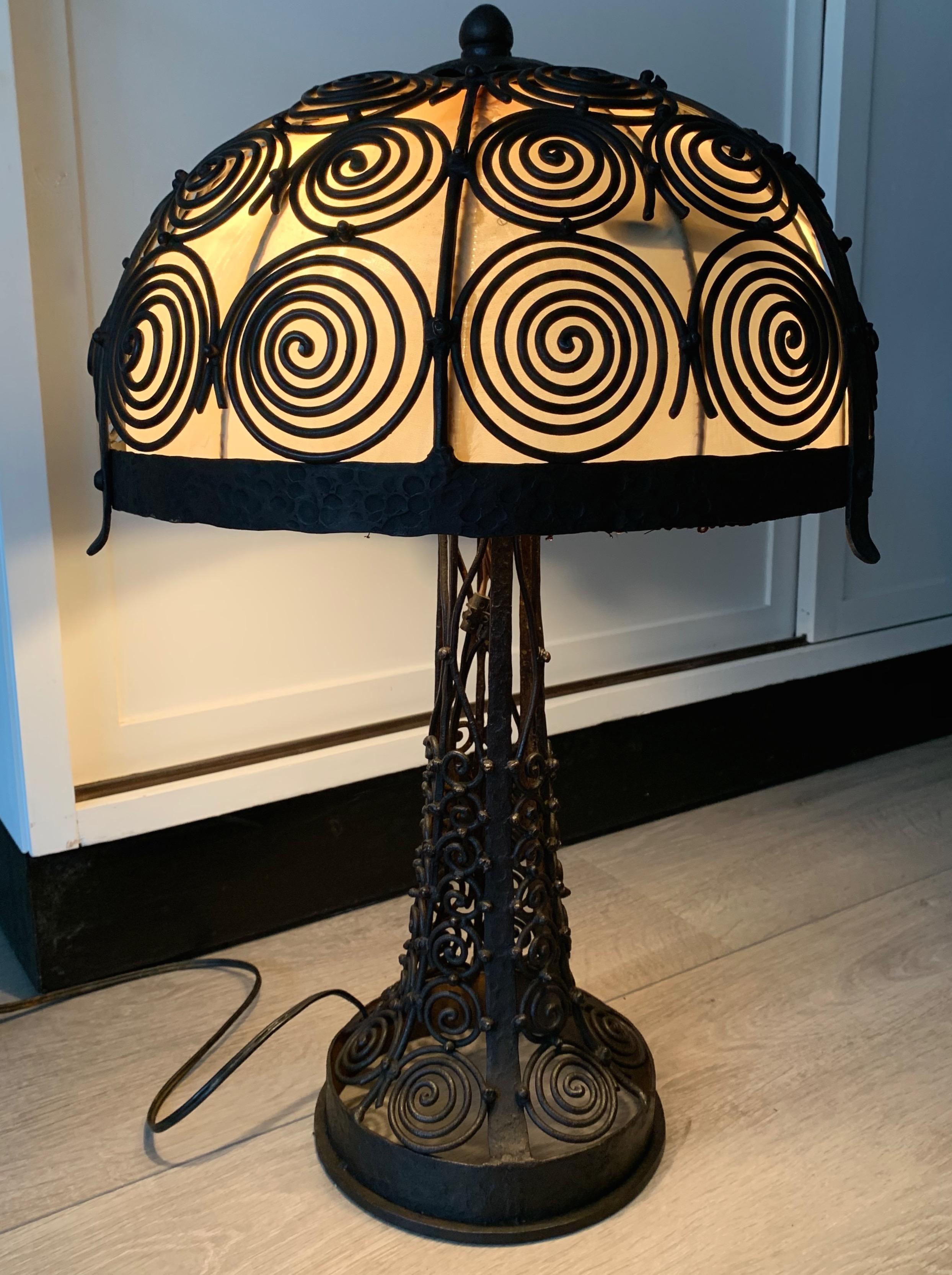 Amazing quality and beautifully stylish Arts & Crafts table or desk lamp.

Because of the great many details and circular forms, it must have taken the artisan weeks rather than days to create this amazing table lamp. The result of his skill and