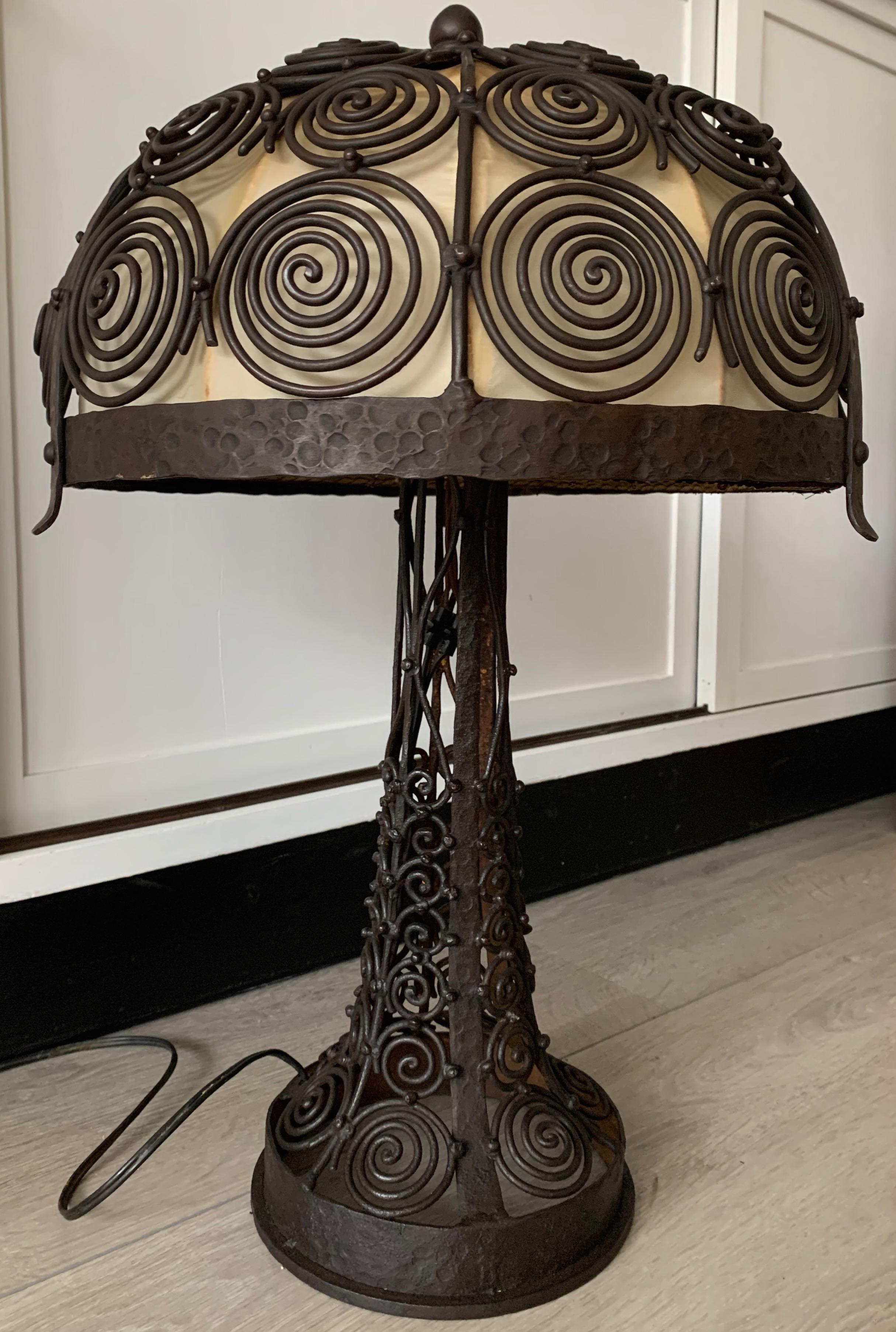 Stunning & Top Quality Hand Forged Wrought Iron Arts & Crafts Table Lamp 1910 1