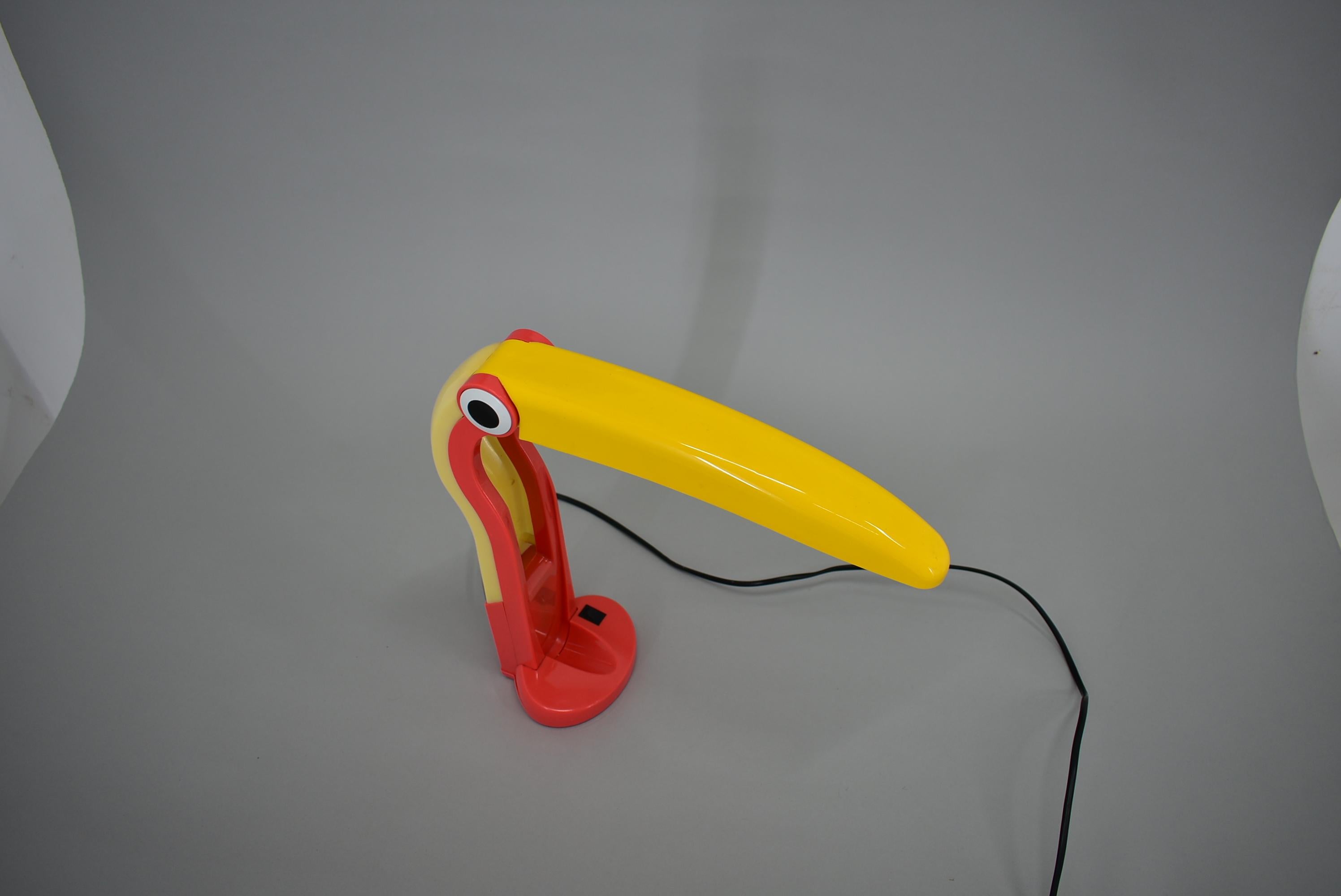 Plastic Stunning Toucan Table Lamp by H.T.Huang for Lenoir, 1975s. For Sale