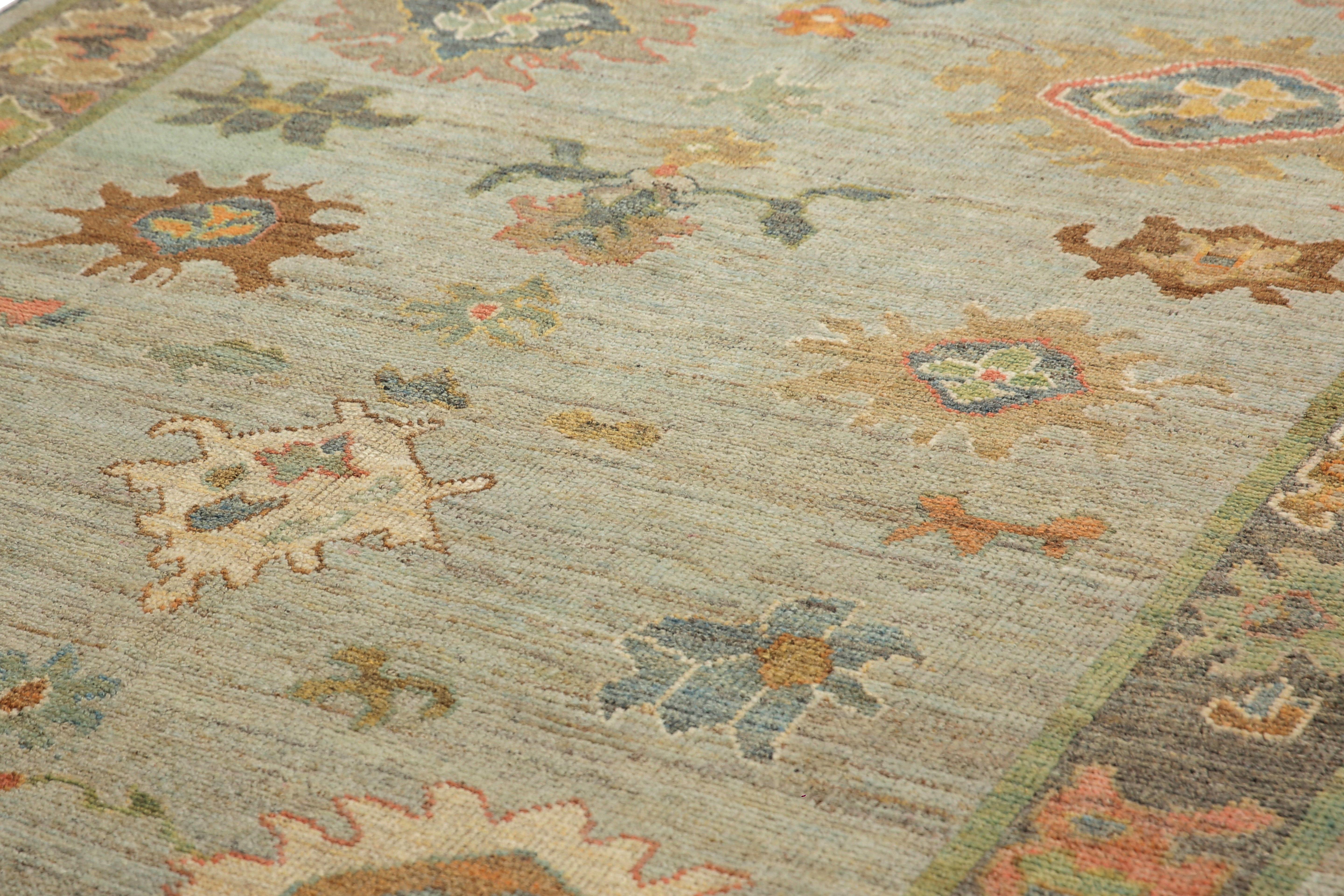 20th Century Stunning Traditional Oushak Rug For Sale