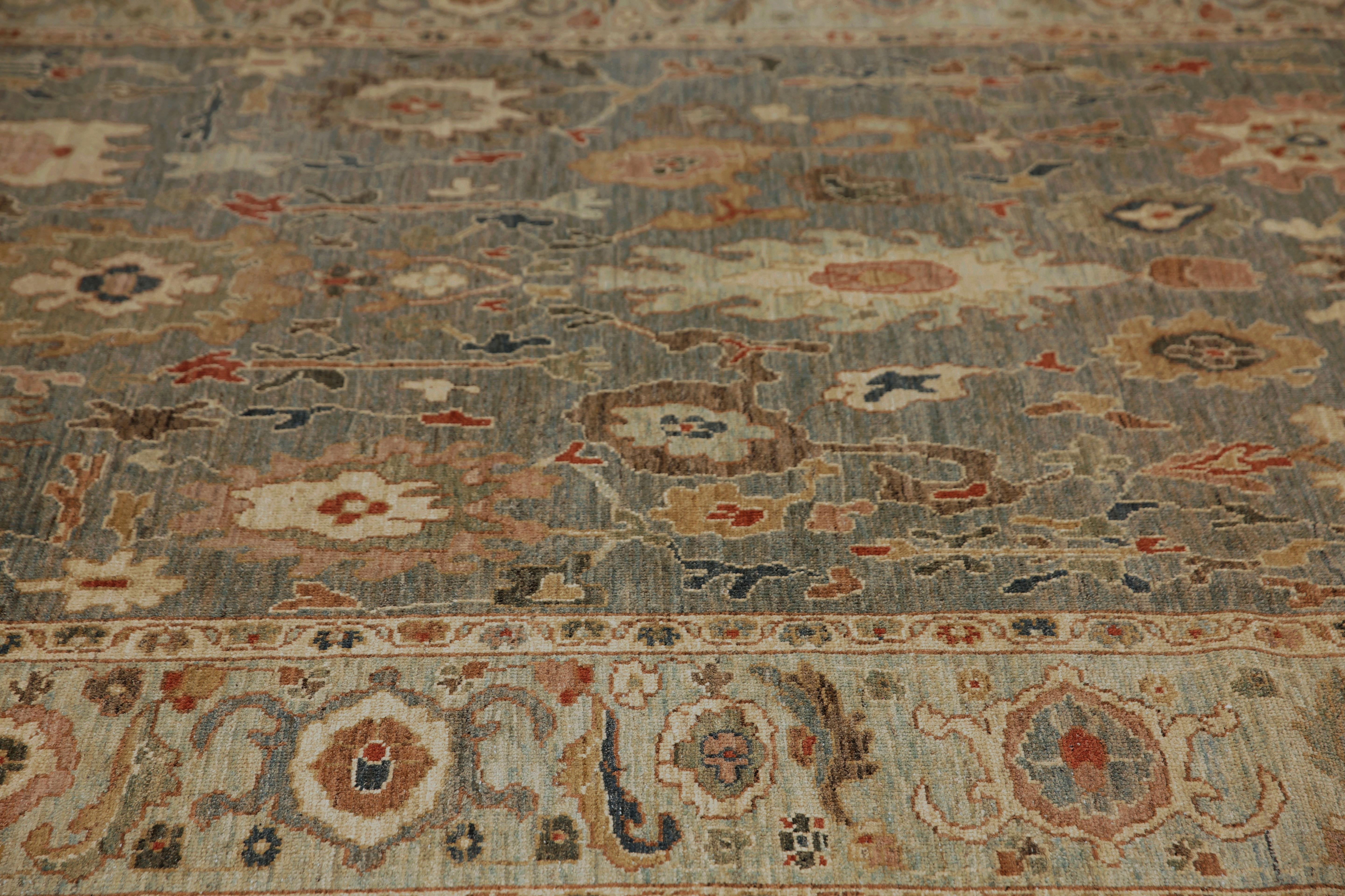 Stunning Traditional Sultanabad Rug In New Condition For Sale In Dallas, TX