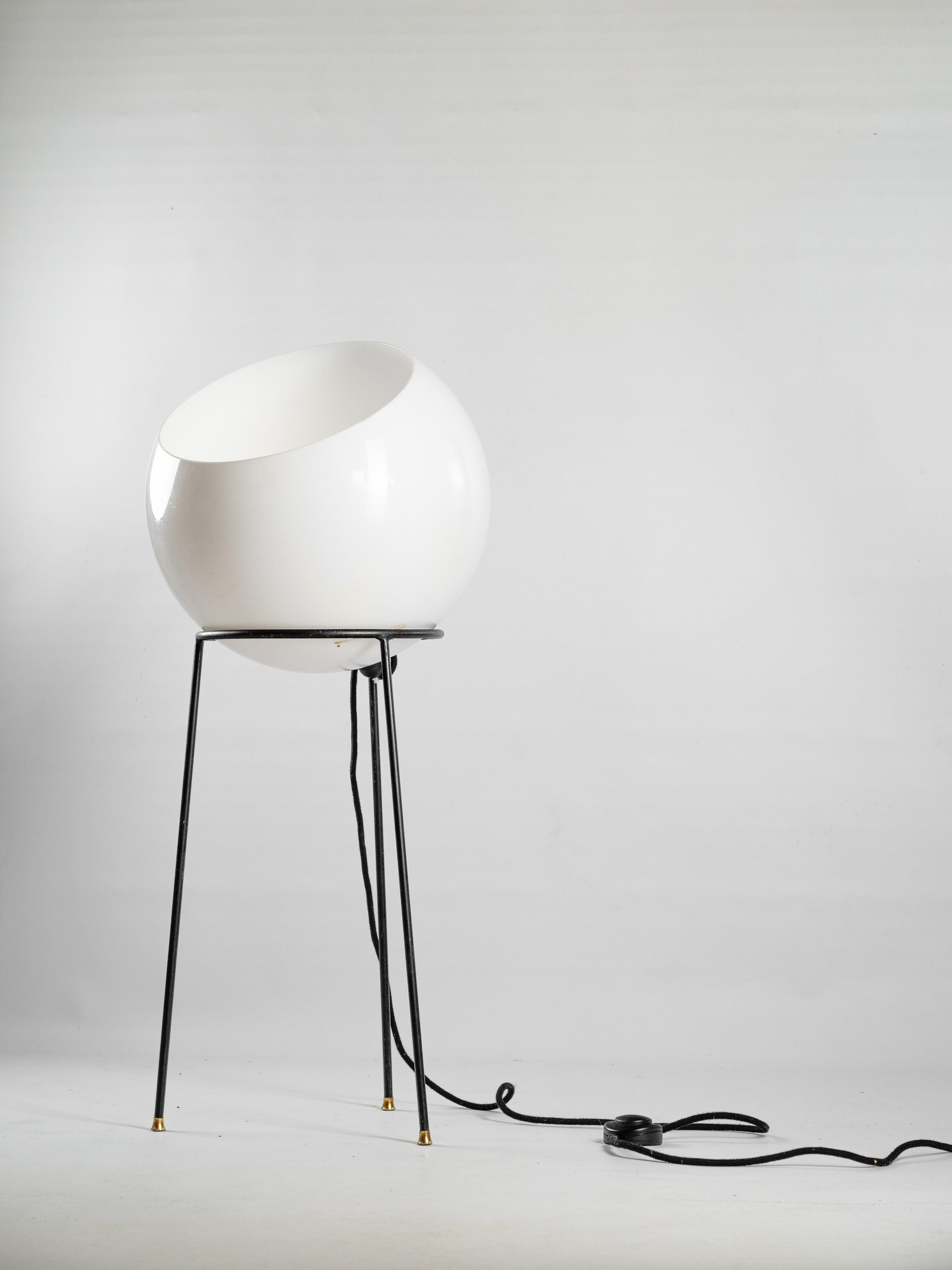Superbe lampadaire tripode de l'ère spatiale Bon état - En vente à NICE, FR