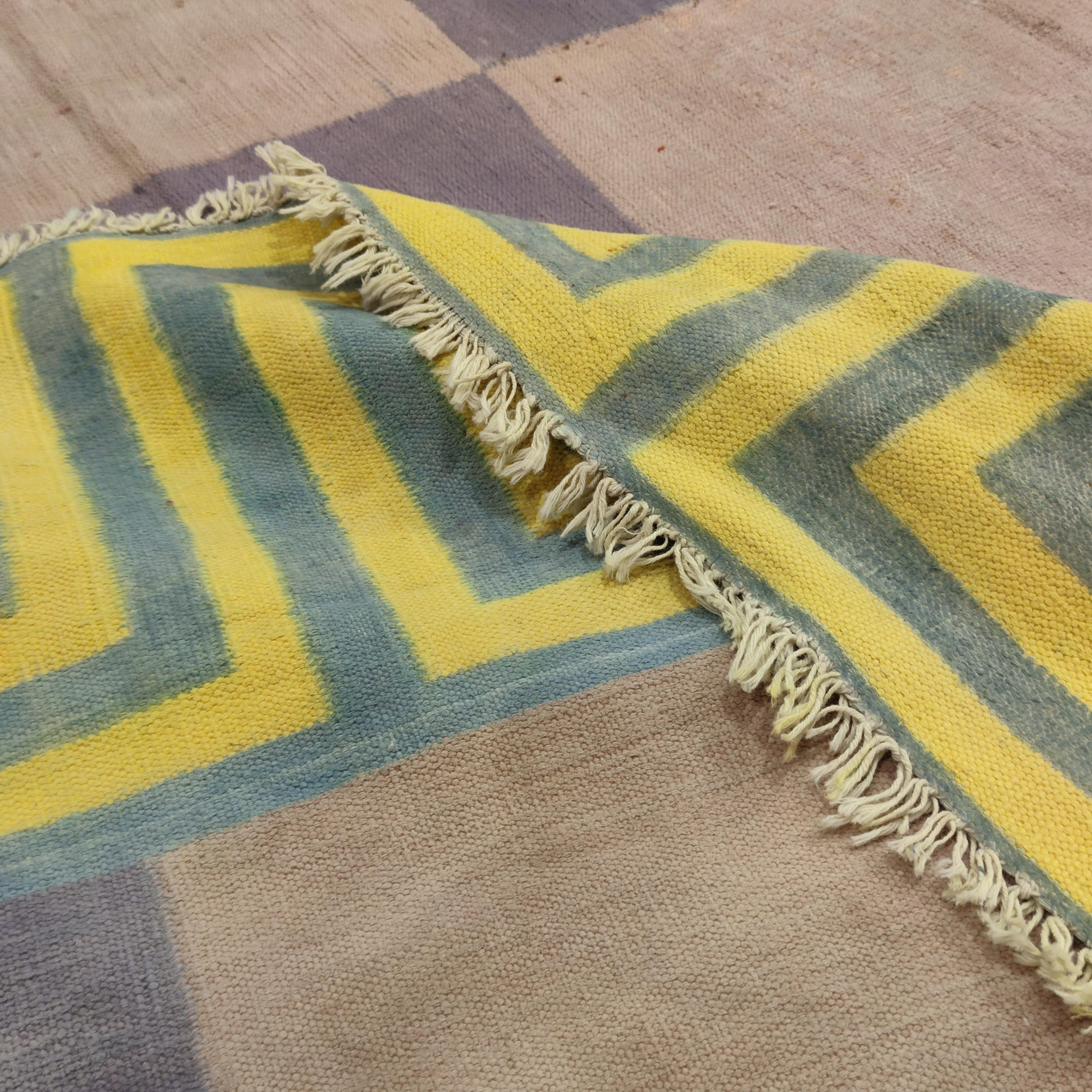 Atemberaubender antiker Dhurrie-Teppich aus Baumwolle mit weiem/lila Chequerboard im Art dco-Stil (20. Jahrhundert) im Angebot